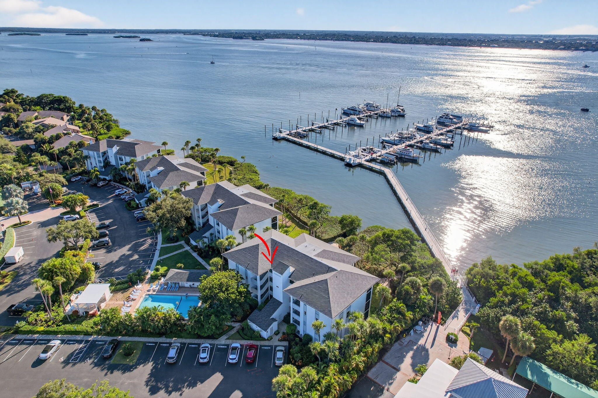 Foto de propiedad en 390 NE Edgewater Drive 403, Stuart, FL 34996 Stuart con MLS# 