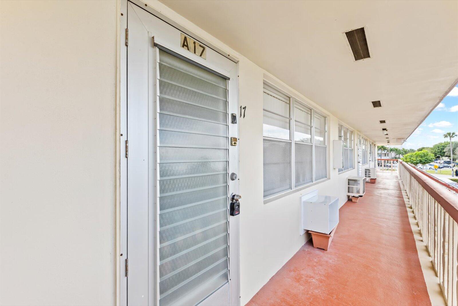 Foto de propiedad en 17 Andover A, West Palm Beach, FL 33417 West Palm Beach con MLS# 