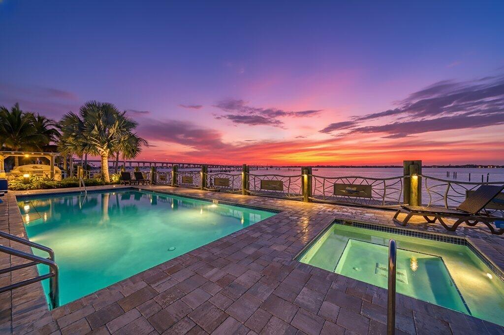 Foto de propiedad en 41 SW Seminole Street 205, Stuart, FL 34994 Stuart con MLS# 