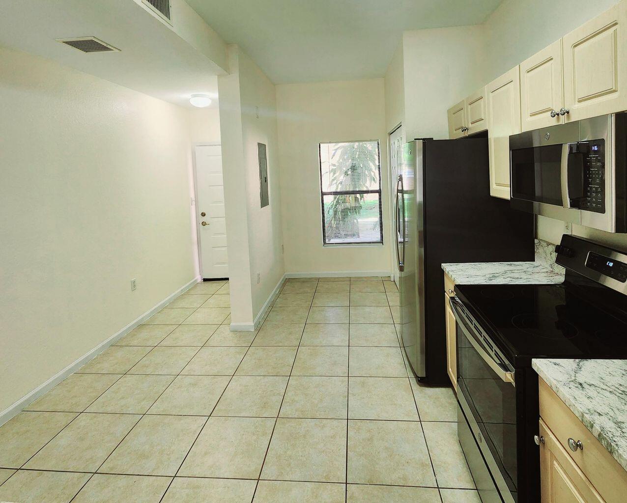 Alquilada 5961 Forest Hill Boulevard 101, West Palm Beach, FL 33415, West Palm Beach, FL 33415