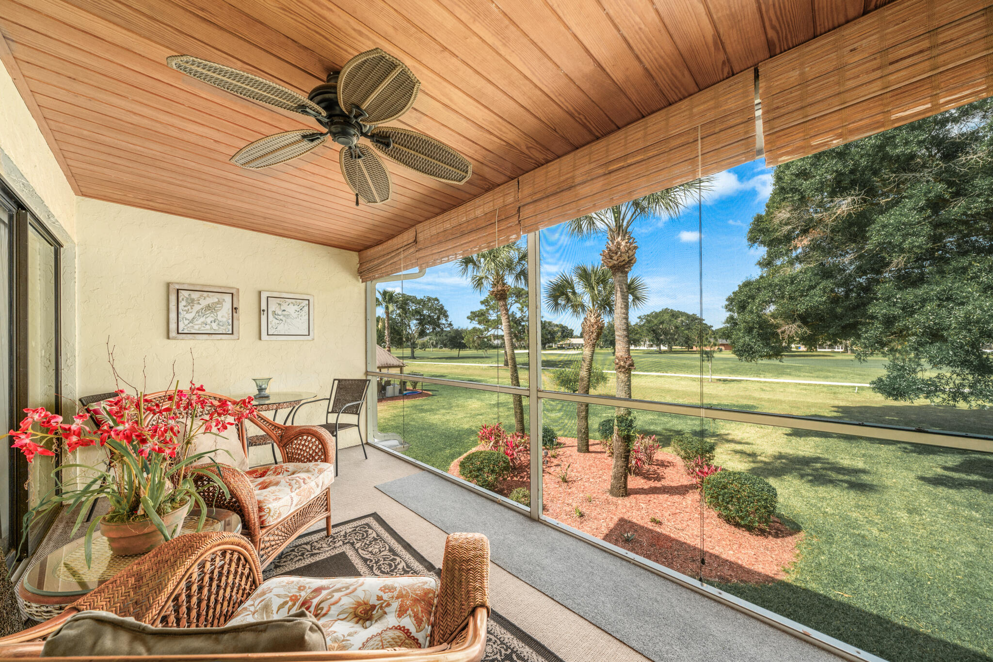 Foto de propiedad en 3833 Edgewater Drive, Sebring, FL 33872 Sebring con MLS# 