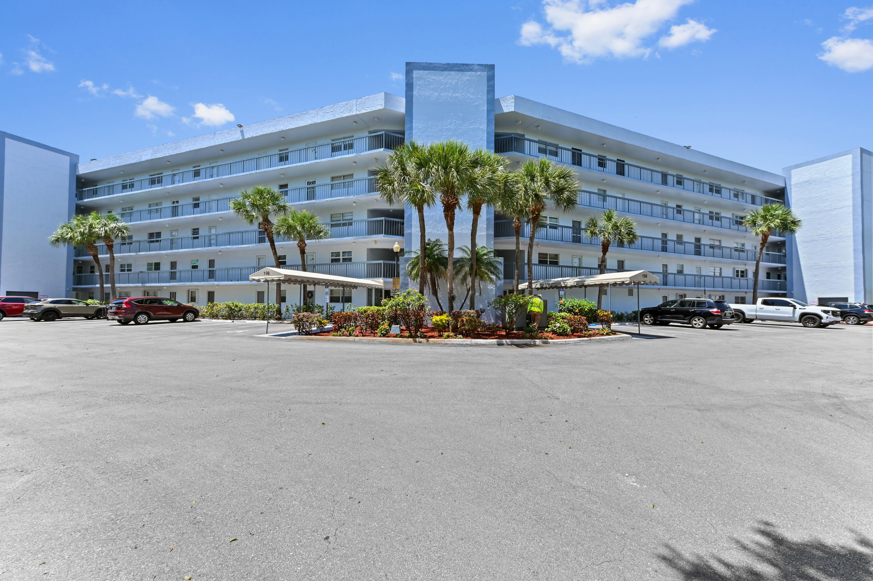Foto de propiedad en 198 NW 67th Street 207, Boca Raton, FL 33487 Boca Raton con MLS# 