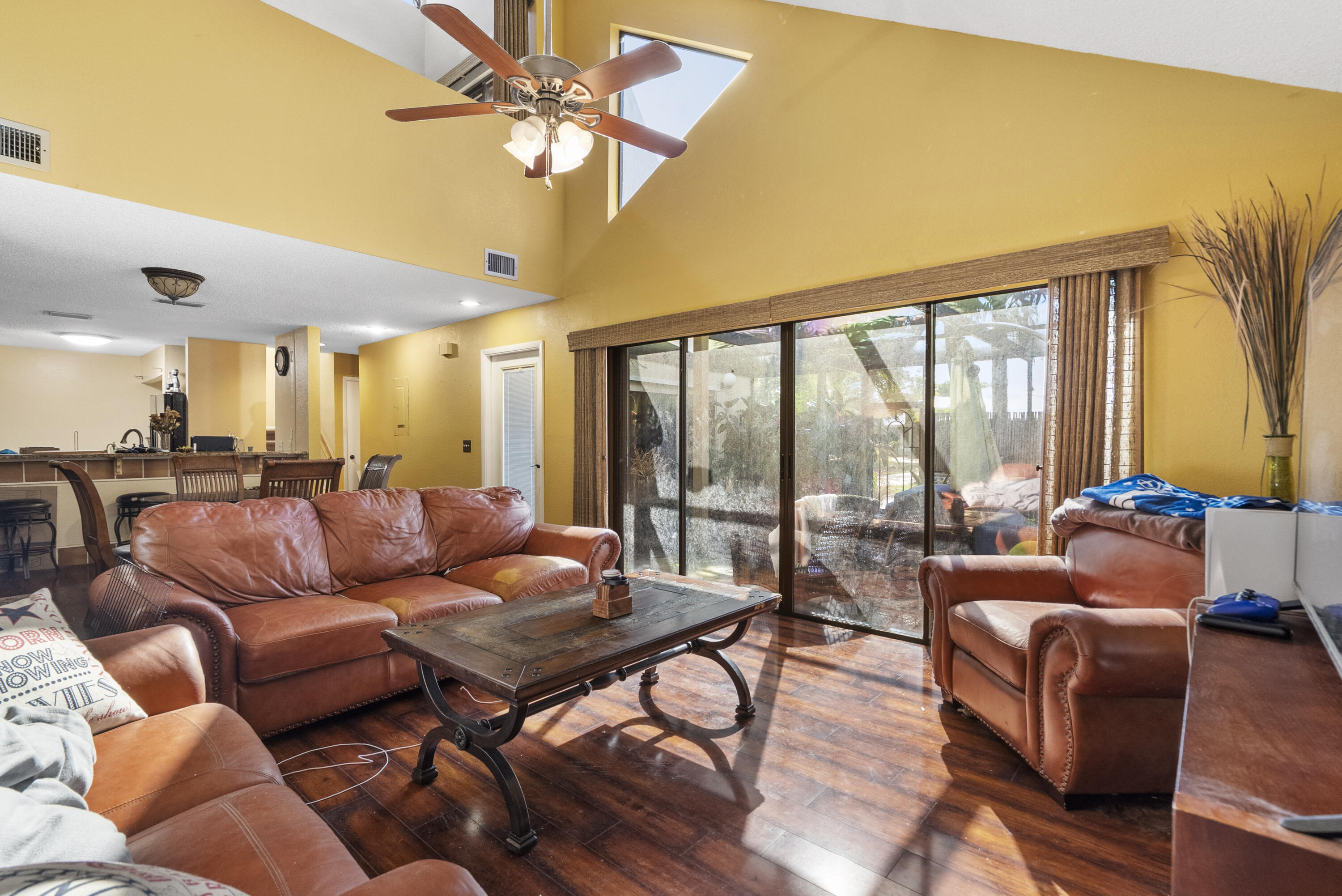 Foto de propiedad en 1100 SE Mitchell Avenue 101, Port St. Lucie, FL 34952 Port St. Lucie con MLS# 