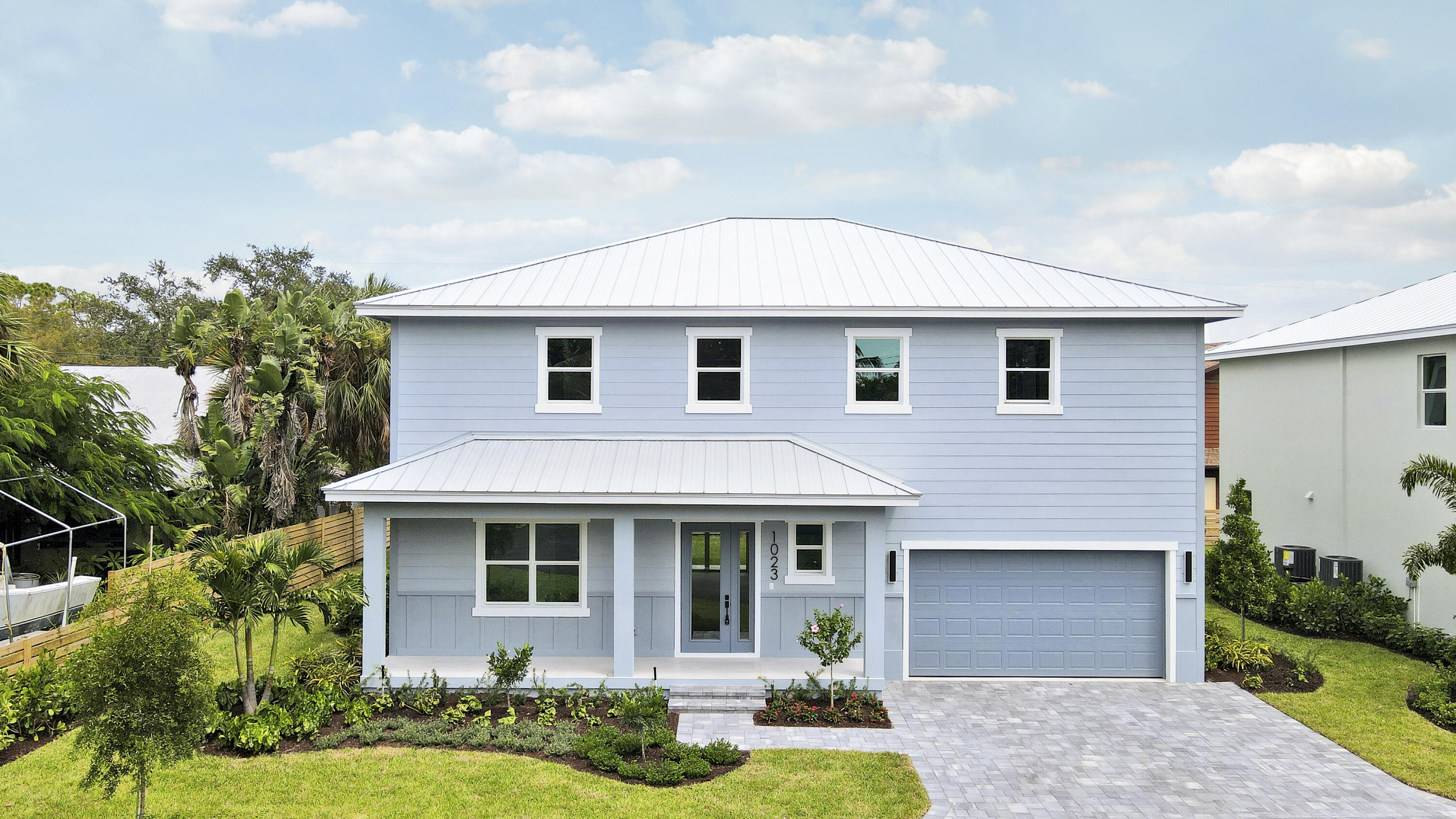 Foto de propiedad en 1023 NE Orange Avenue, Jensen Beach, FL 34957 Jensen Beach con MLS# 