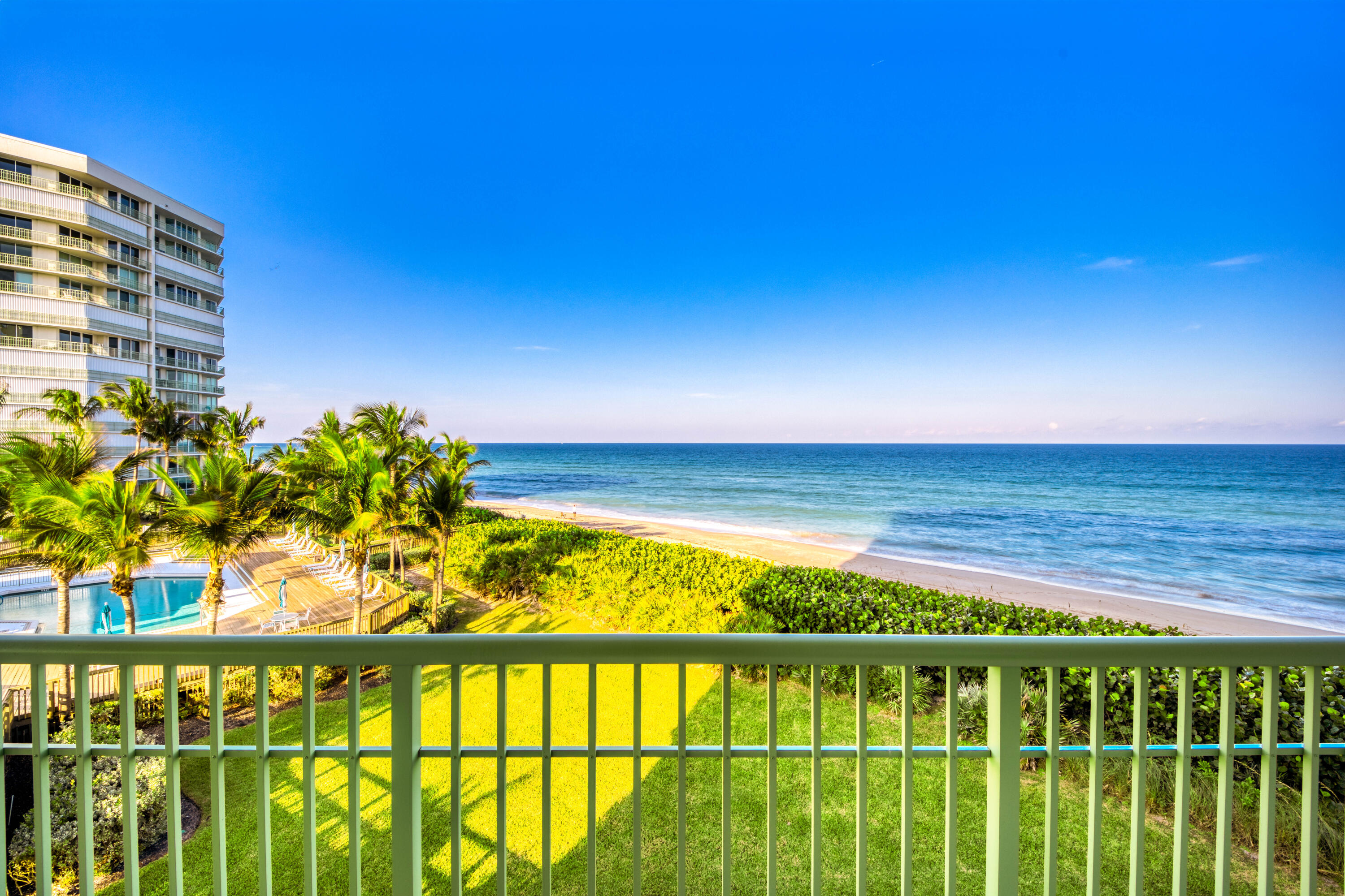 Foto de propiedad en 8650 S Ocean Drive 301, Jensen Beach, FL 34957 Jensen Beach con MLS# 