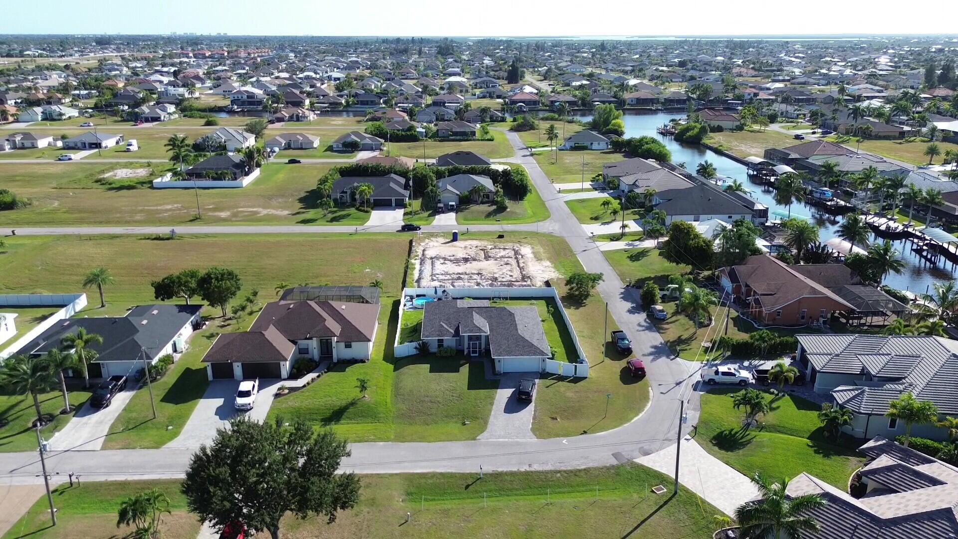 Foto de propiedad en 3405 NW 6th Street, Cape Coral, FL 33993 Cape Coral con MLS# 