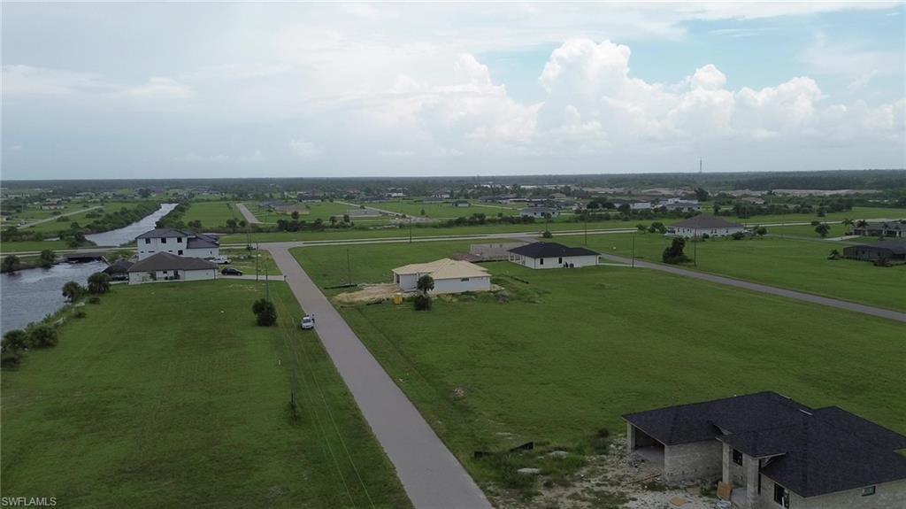 Foto de propiedad en 4012 NW 38th Street, Cape Coral, FL 33993 Cape Coral con MLS# 