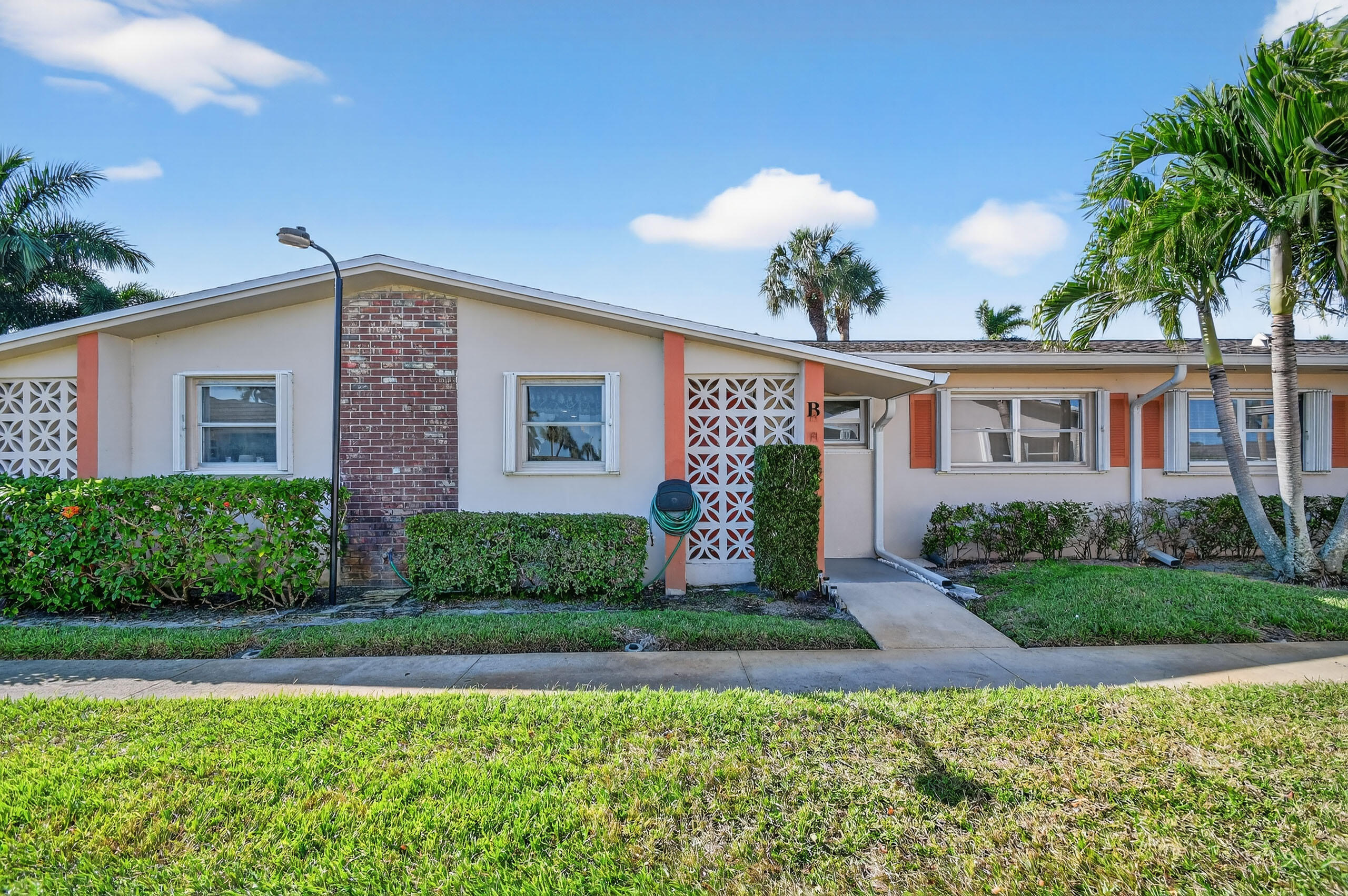 Foto de propiedad en 2667 Dudley Drive B, West Palm Beach, FL 33415 West Palm Beach con MLS# 