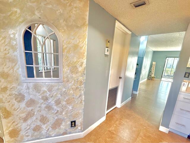 Foto de propiedad en 2202 S Cypress Bend Drive 101, Pompano Beach, FL 33069 Pompano Beach con MLS# 