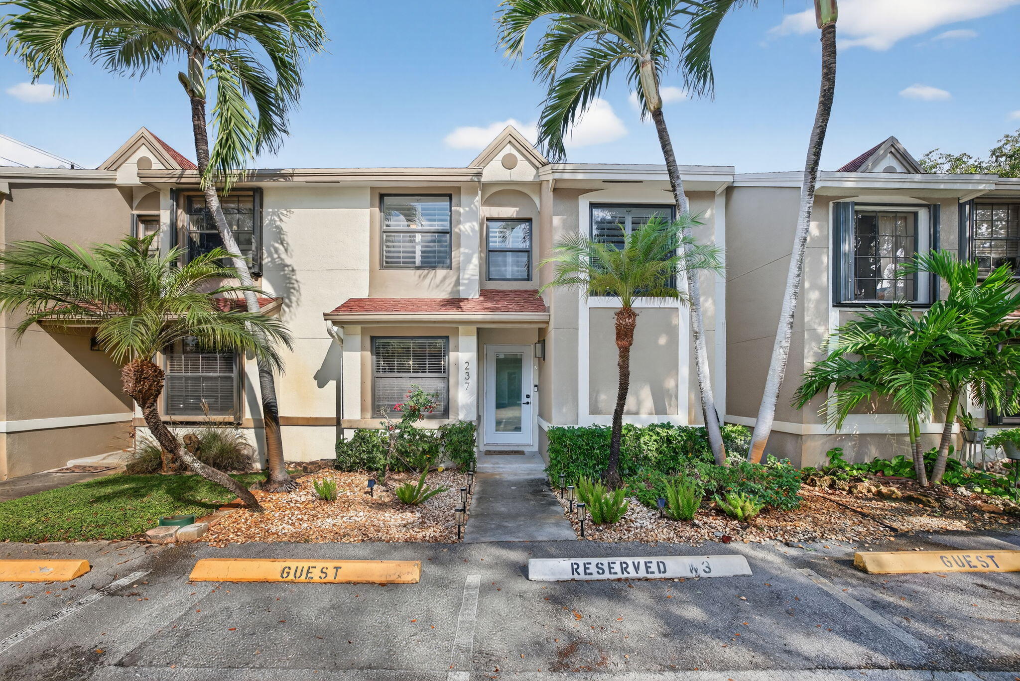 Foto de propiedad en 237 City View Drive 237, Fort Lauderdale, FL 33311 Fort Lauderdale con MLS# 