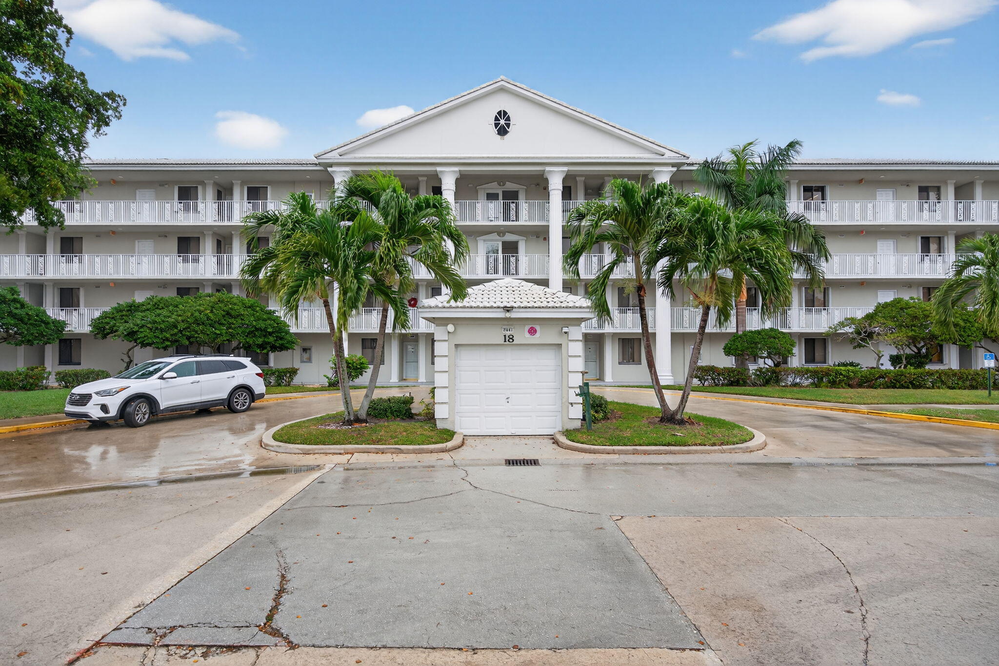 Foto de propiedad en 2441 Village Boulevard 405, West Palm Beach, FL 33409 West Palm Beach con MLS# 