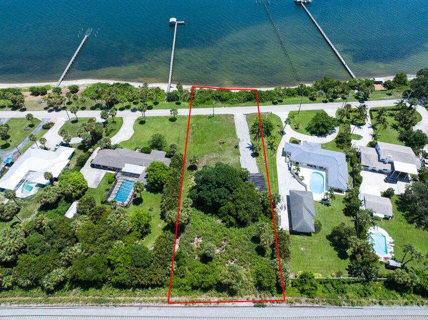 Foto de propiedad en 1811 S Indian River Drive, Fort Pierce, FL 34950 Fort Pierce con MLS# 
