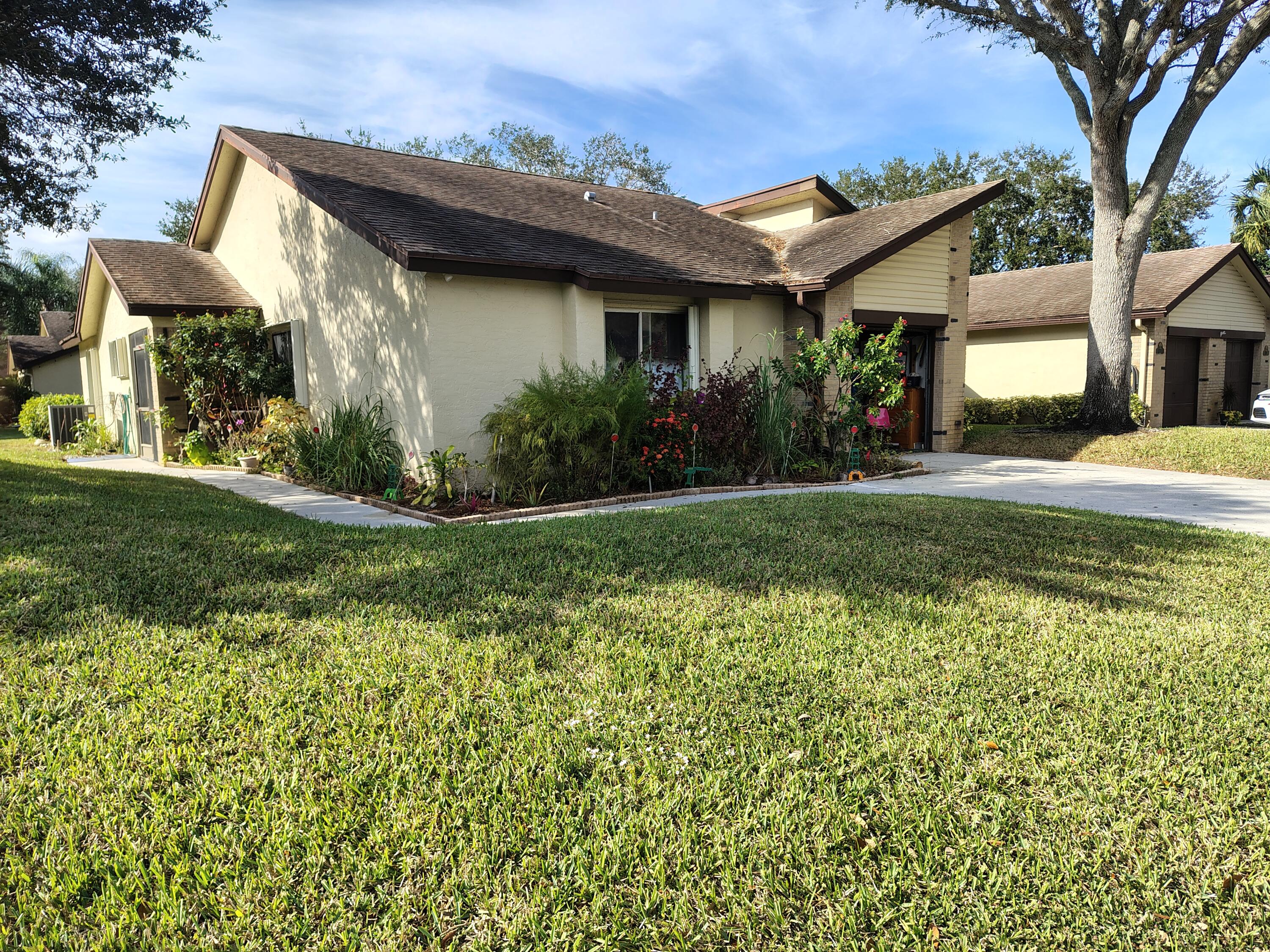 Foto de propiedad en 125 Ramblewood Circle, Royal Palm Beach, FL 33411 Royal Palm Beach con MLS# 