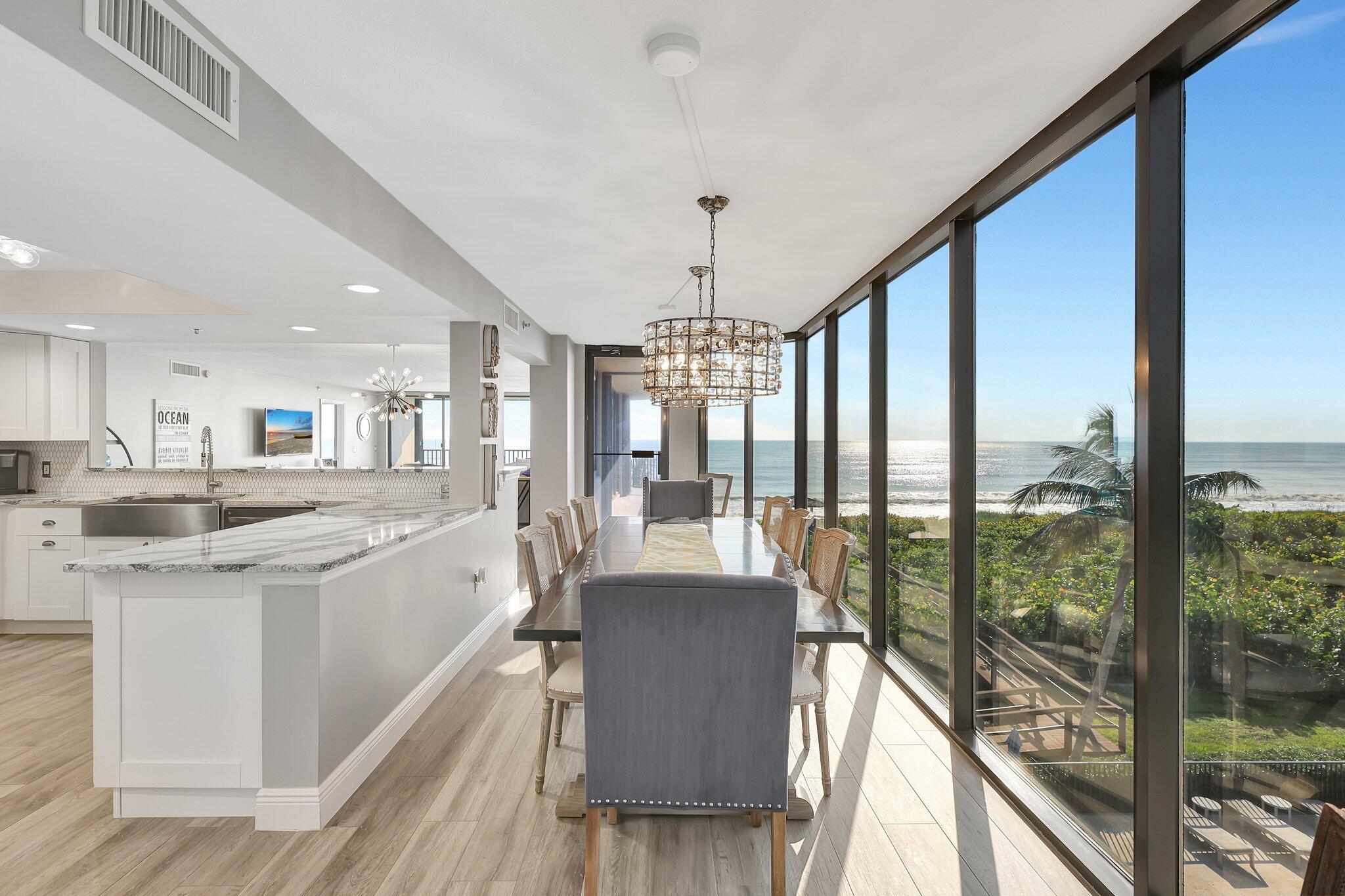 Foto de propiedad en 4000 N Highway A1a 402, Hutchinson Island, FL 34949 Hutchinson Island con MLS# 