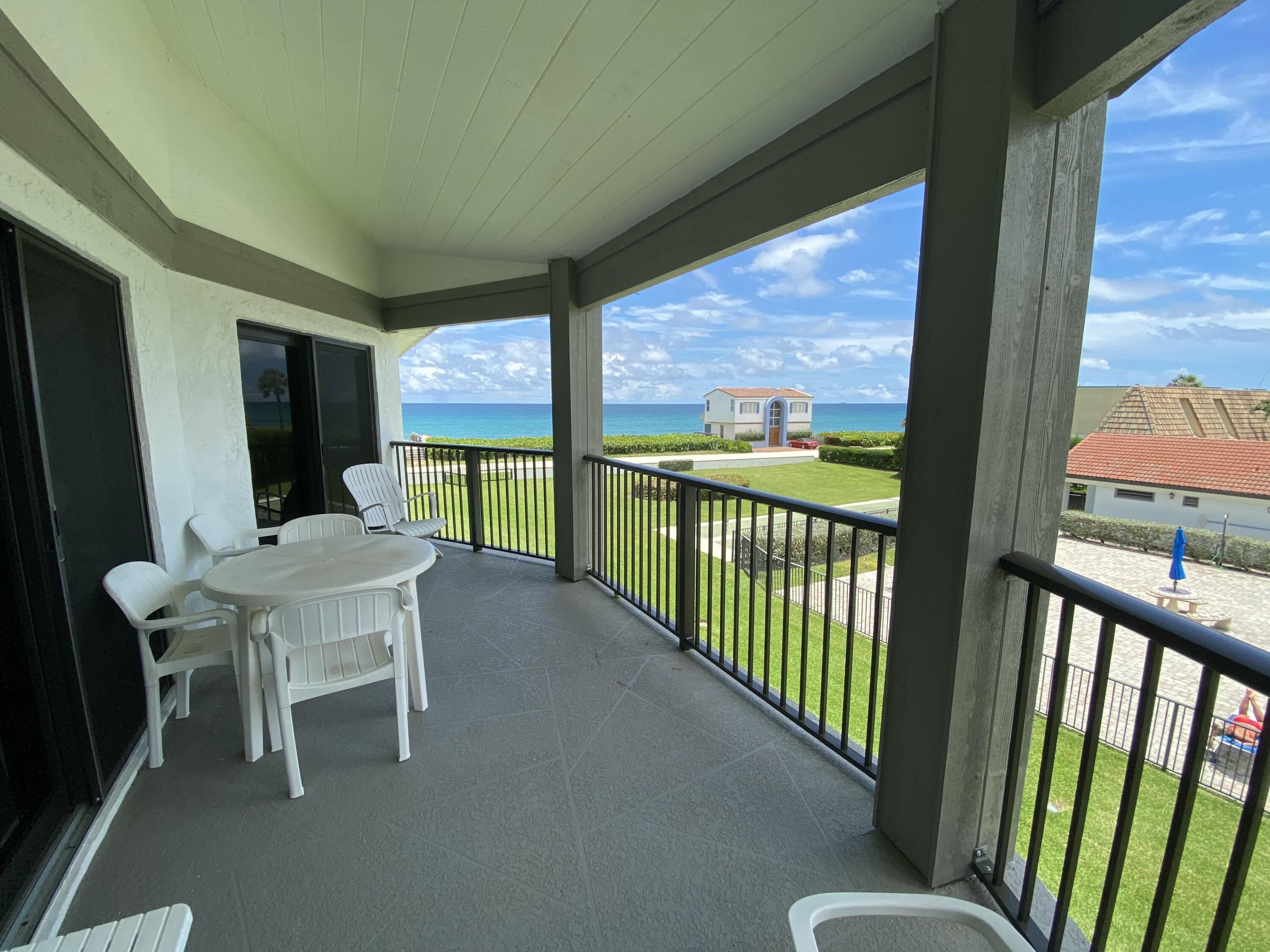 Foto de propiedad en 5801 N Ocean Boulevard 208, Ocean Ridge, FL 33435 Ocean Ridge con MLS# 