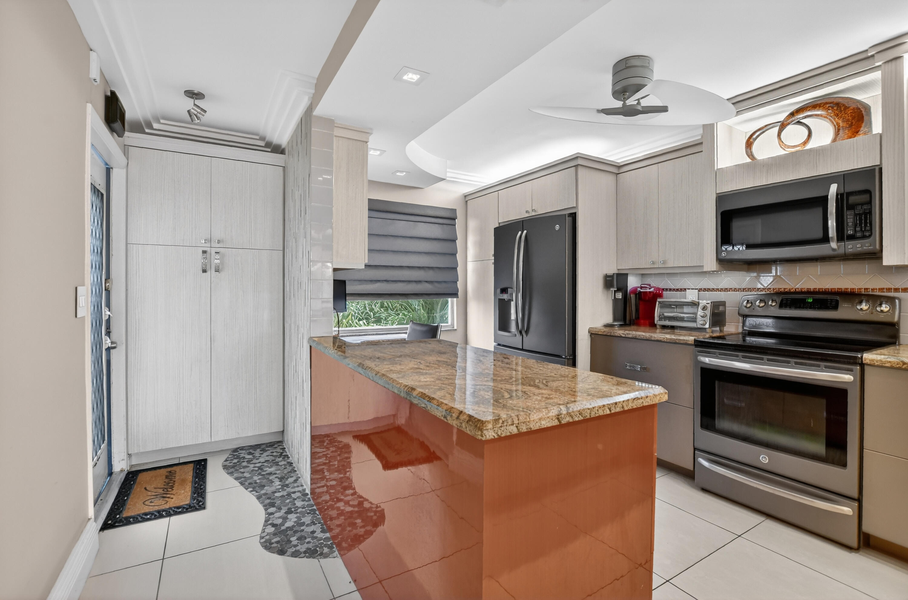 Foto de propiedad en 3080 Yarmouth D, Boca Raton, FL 33434 Boca Raton con MLS# 