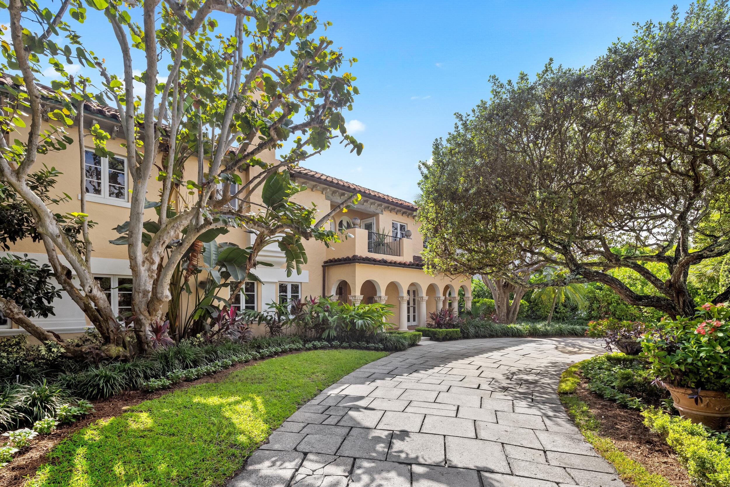Foto de propiedad en 124 Brazilian Avenue, Palm Beach, FL 33480 Palm Beach con MLS# 