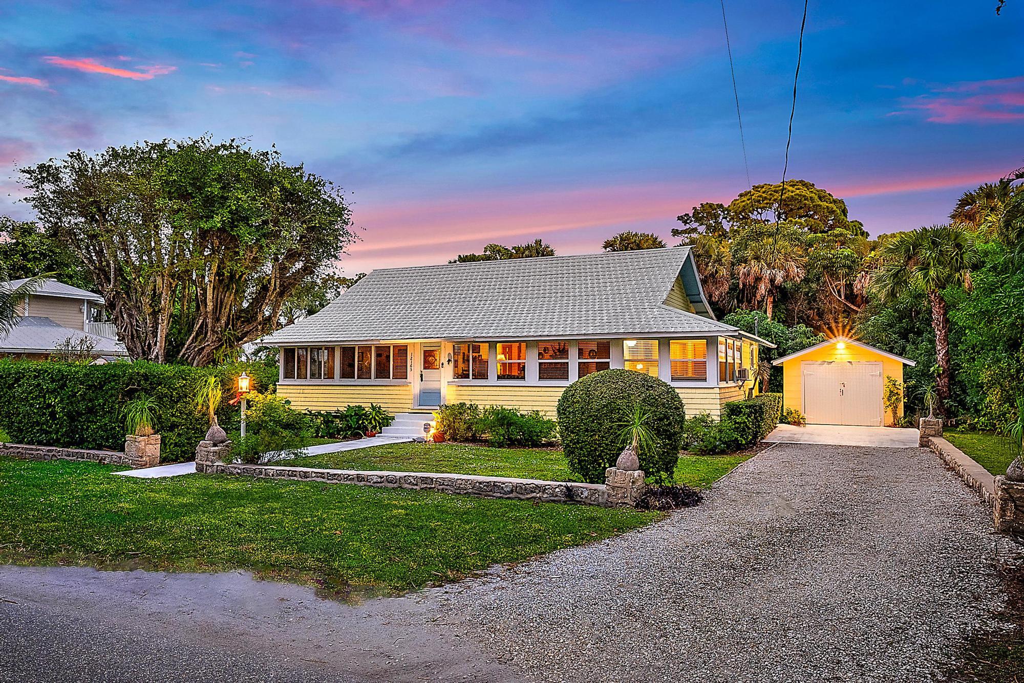 Foto de propiedad en 12165 SE Nassau Street, Hobe Sound, FL 33455 Hobe Sound con MLS# 
