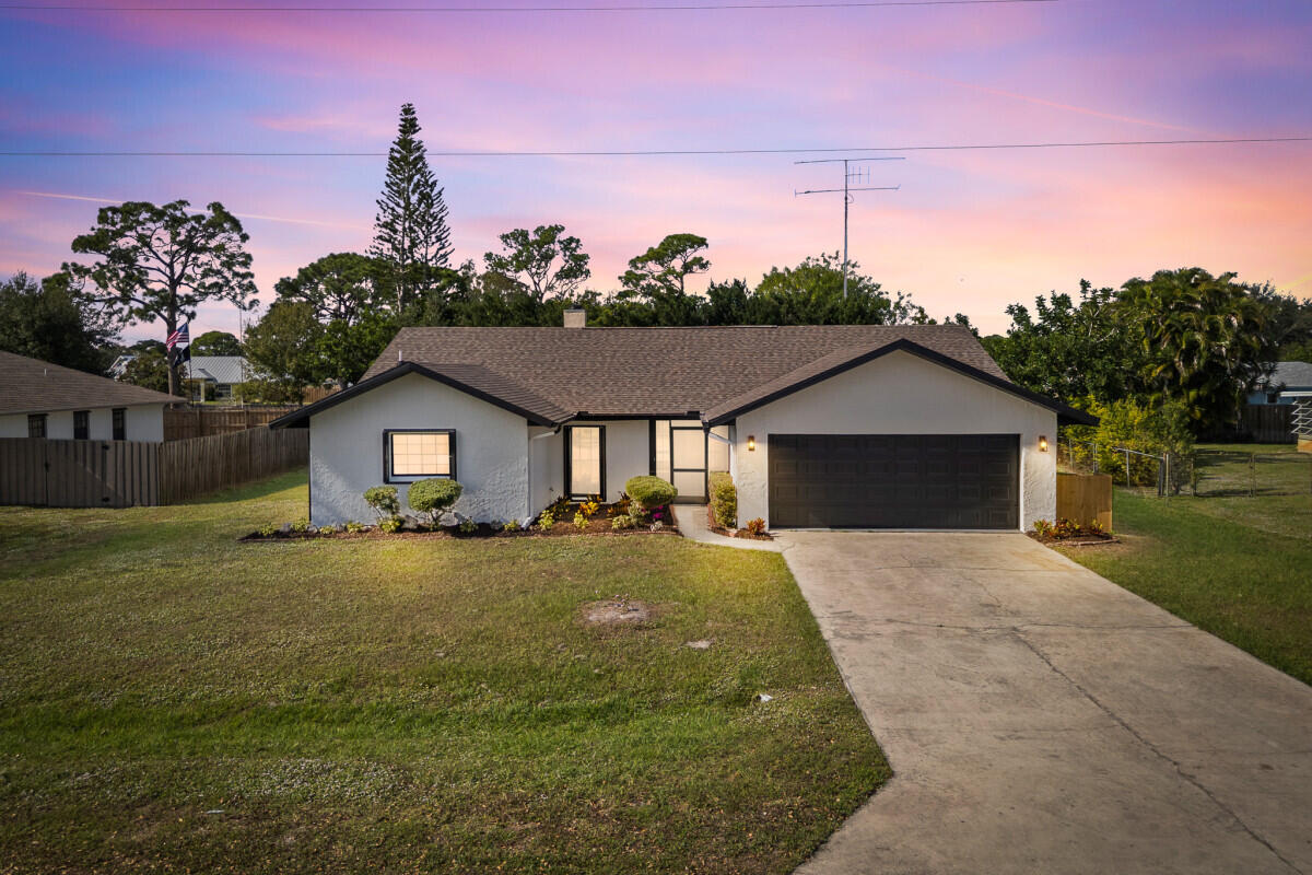 Foto de propiedad en 5310 Echo Pines Circle E, Fort Pierce, FL 34951 Fort Pierce con MLS# 