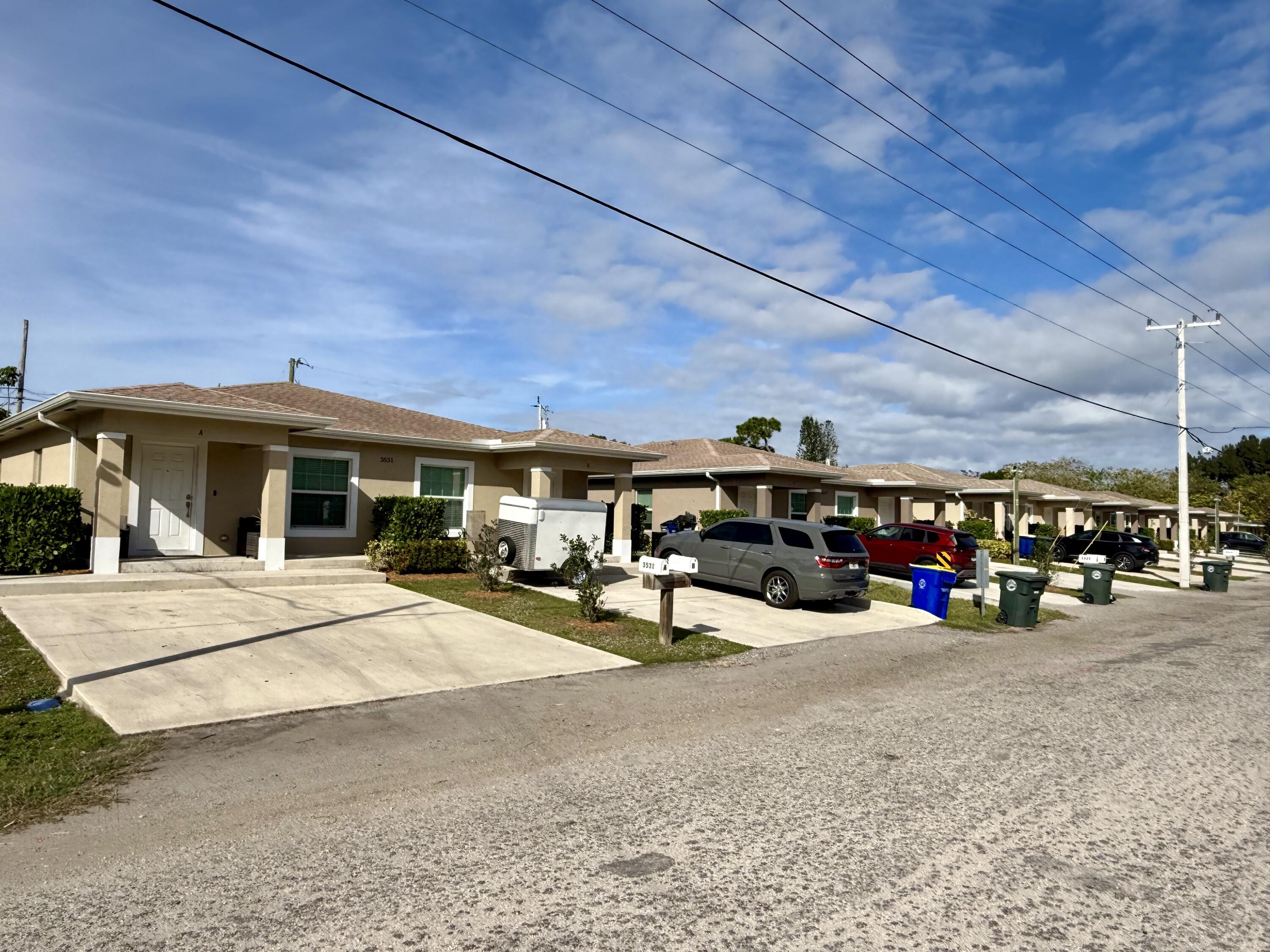 5 duplexes on S 7th St