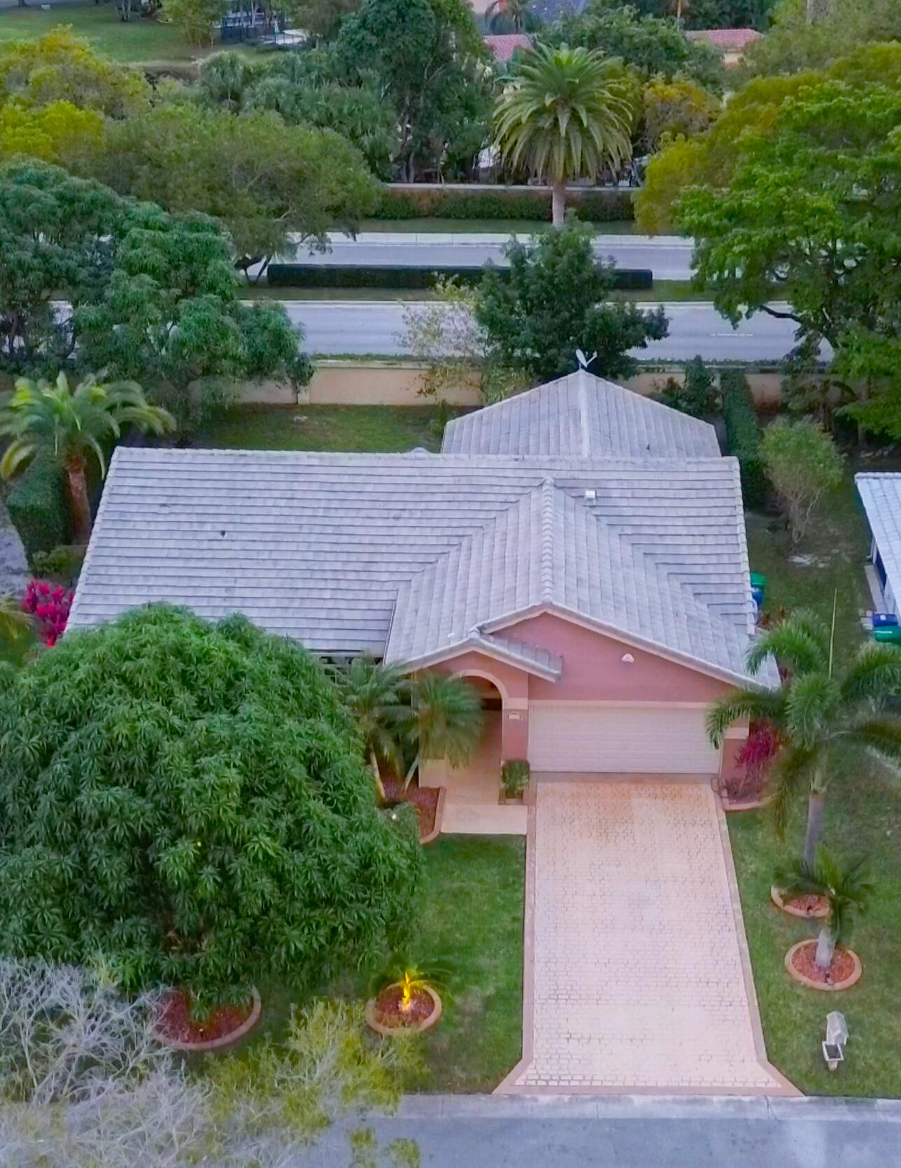 Foto de propiedad en 4555 NW 88 Terrace, Coral Springs, FL 33065 Coral Springs con MLS# 