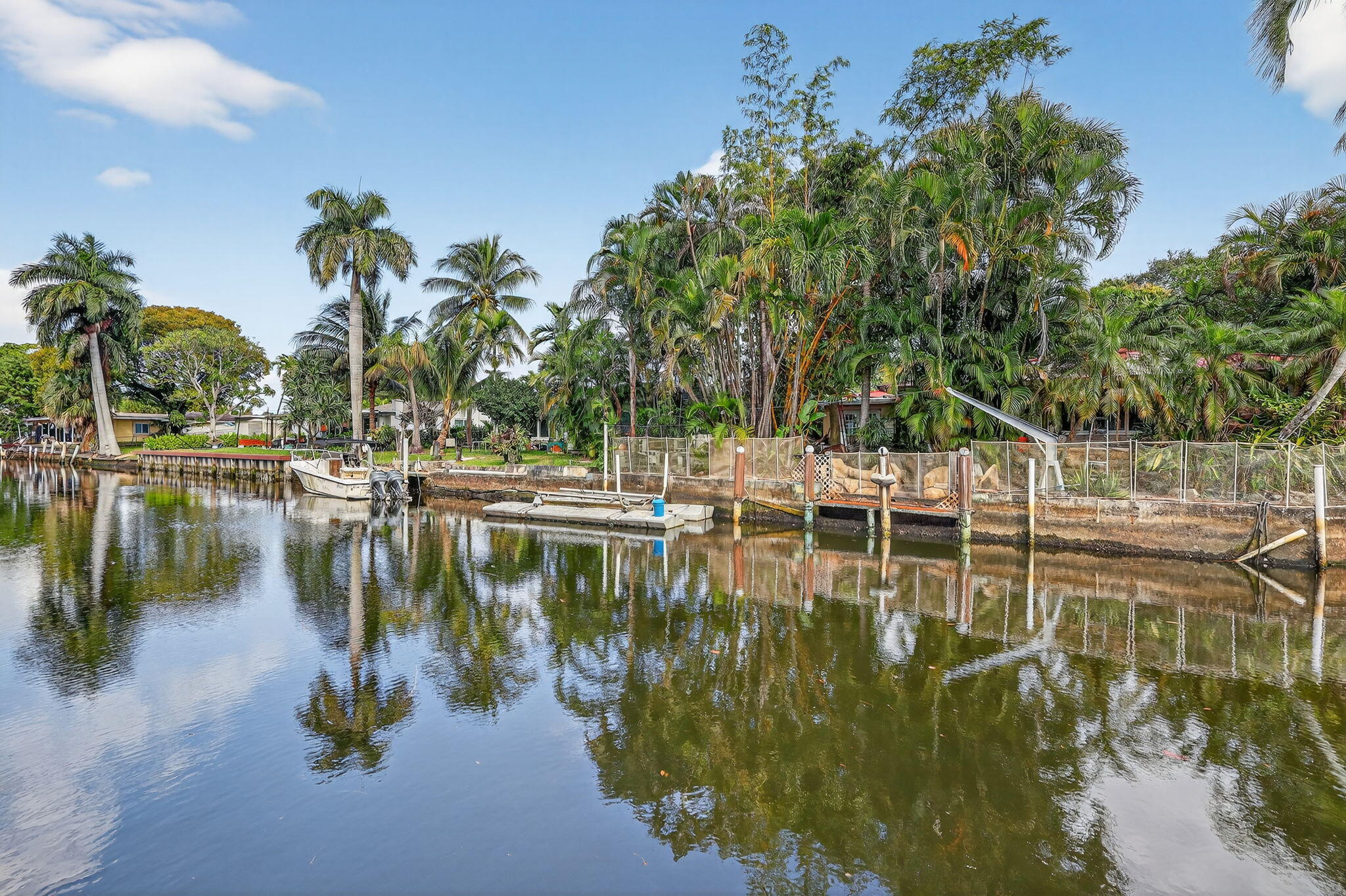 Foto de propiedad en 4540 SW 28th Terrace, Dania Beach, FL 33312 Dania Beach con MLS# 