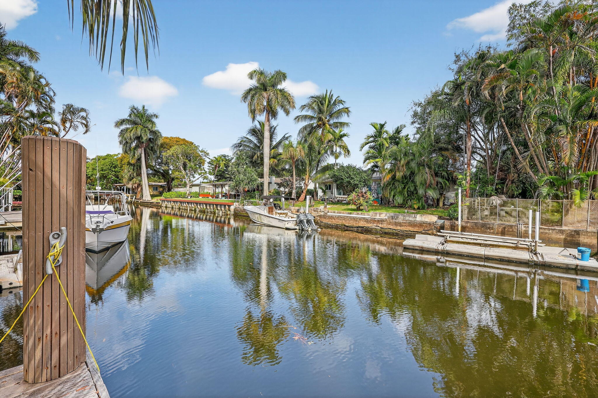 Foto de propiedad en 4540 SW 28th Terrace, Dania Beach, FL 33312 Dania Beach con MLS# 