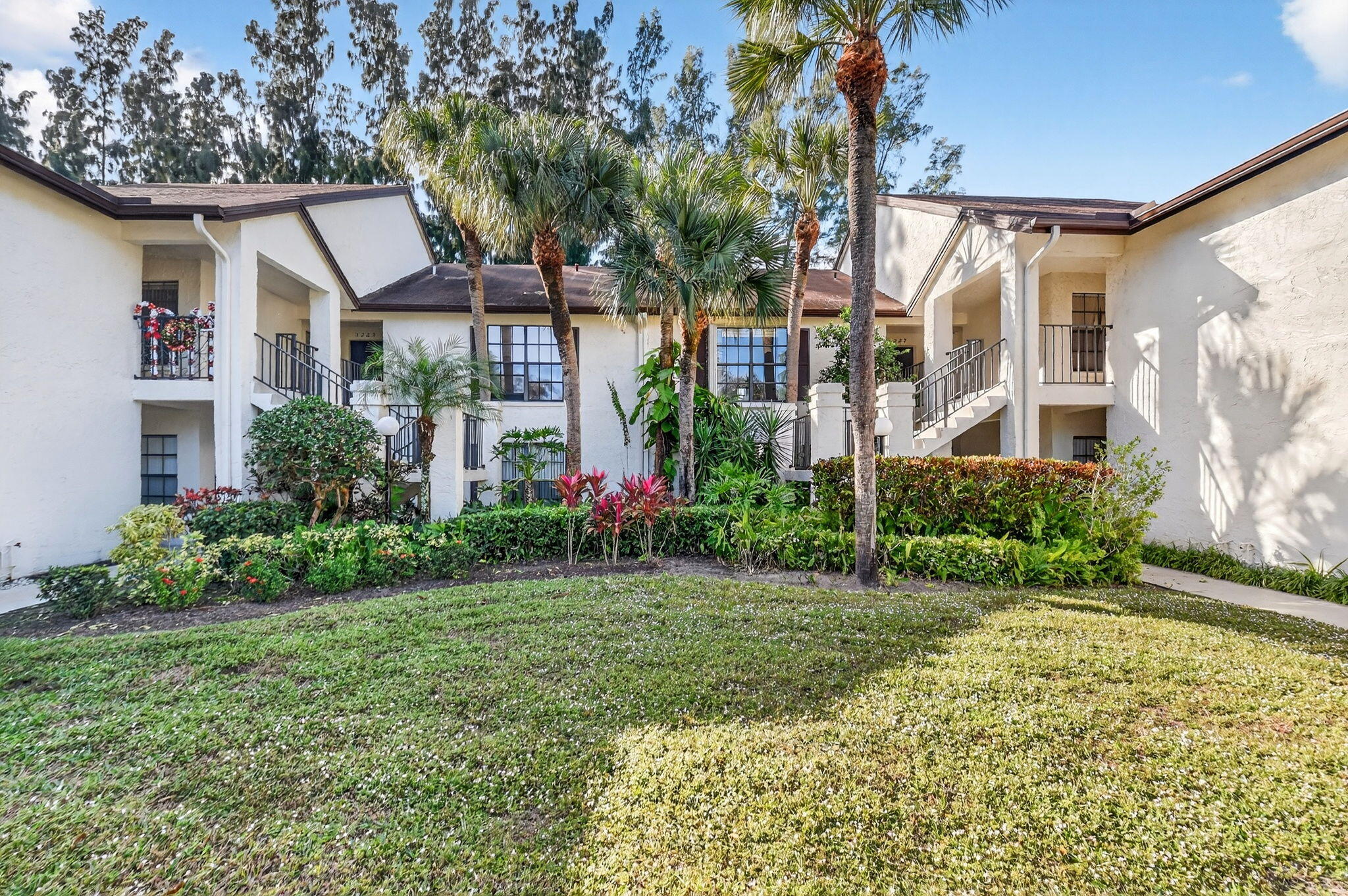 Foto de propiedad en 3227 Perimeter Drive, Greenacres, FL 33467 Greenacres con MLS# 