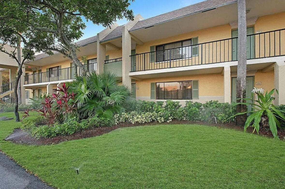 Foto de propiedad en 416 Meadows Circle, Boynton Beach, FL 33436 Boynton Beach con MLS# 
