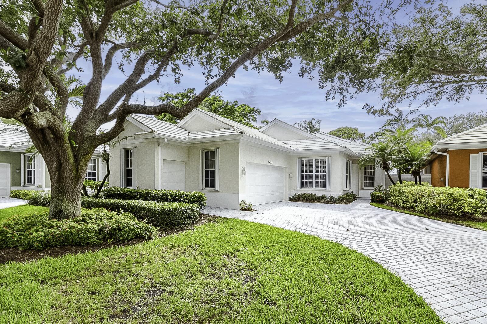 Foto de propiedad en 2432 SW Brookwood Lane, Palm City, FL 34990 Palm City con MLS# 