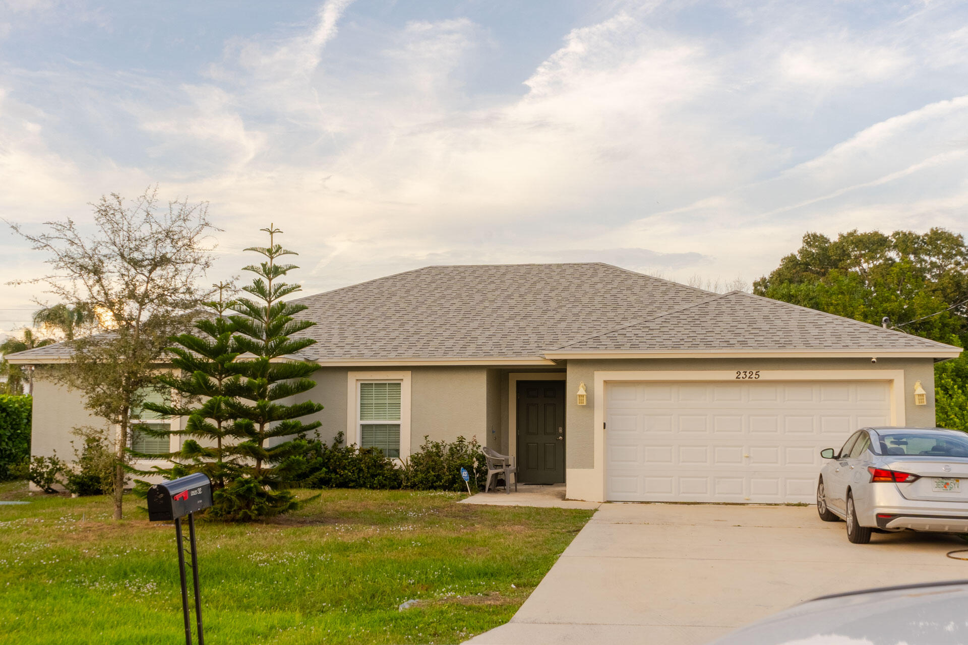 Foto de propiedad en 2325 SE Calcutta Circle, Port St. Lucie, FL 34952 Port St. Lucie con MLS# 