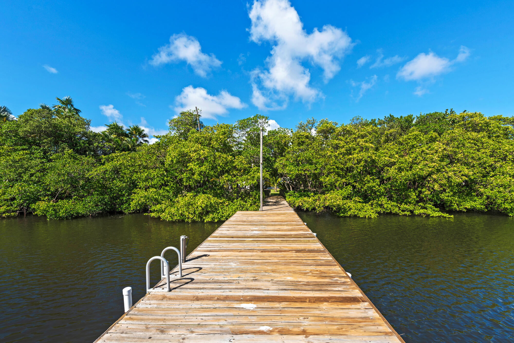 Foto de propiedad en 602 N Atlantic Drive, Lantana, FL 33460 Lantana con MLS# 