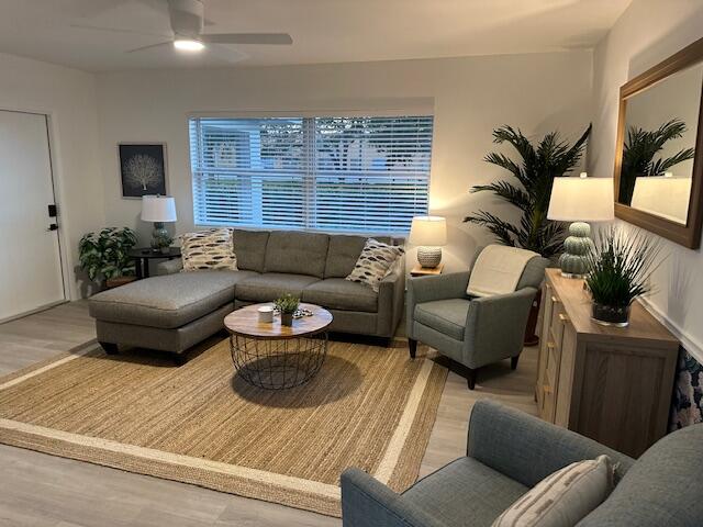Foto de propiedad en 526 Eastwind Drive 526, North Palm Beach, FL 33408 North Palm Beach con MLS# 