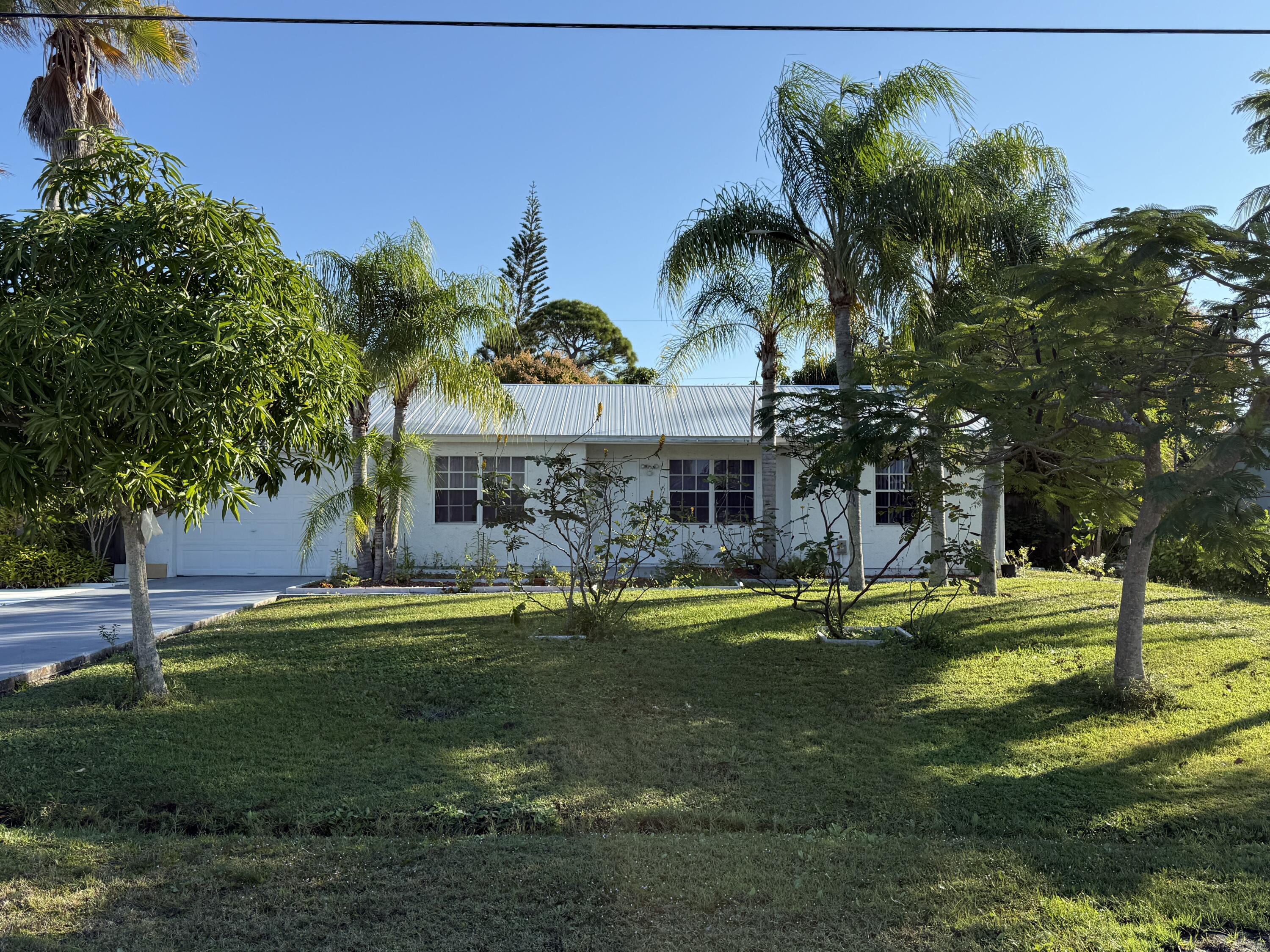 Foto de propiedad en 2451 SE Berkshire Boulevard, Port St. Lucie, FL 34952 Port St. Lucie con MLS# 