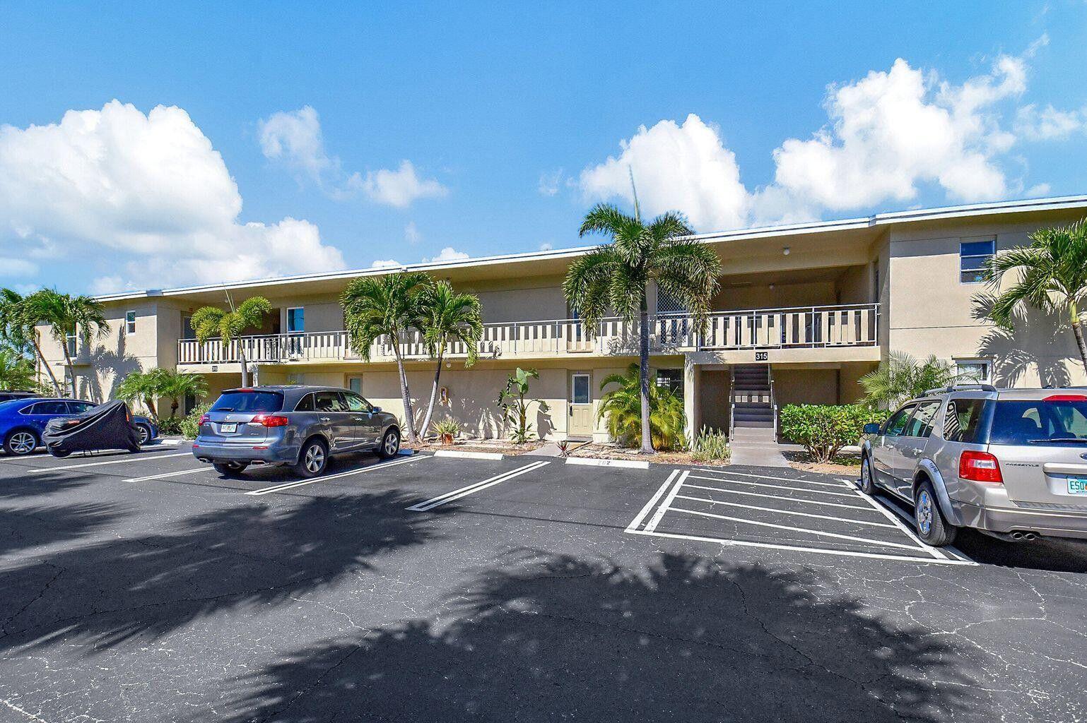 Foto de propiedad en 315 Circle Drive S 102, Boynton Beach, FL 33435 Boynton Beach con MLS# 