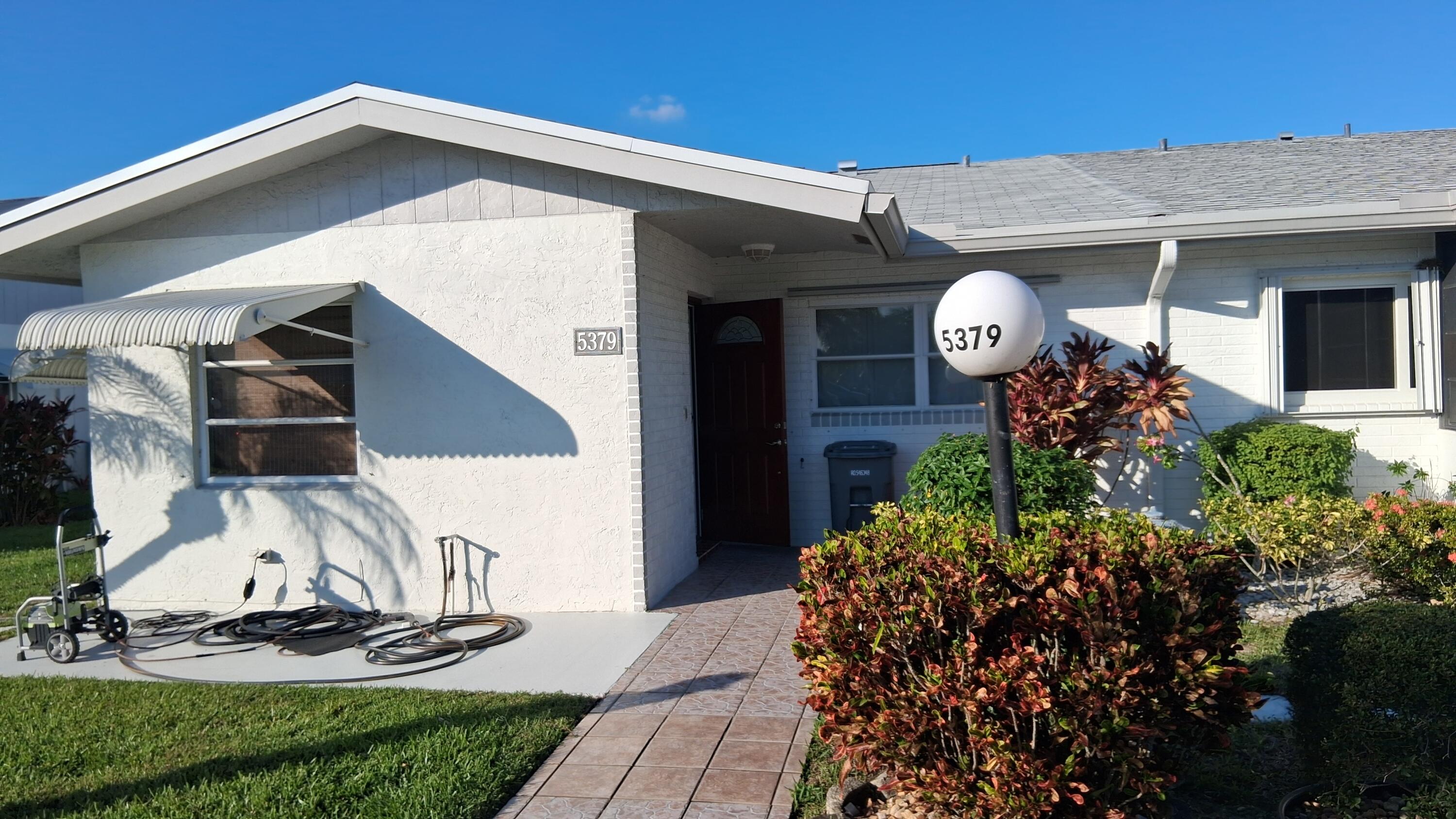 Foto de propiedad en 5379 Mariesa Avenue, West Palm Beach, FL 33417 West Palm Beach con MLS# 
