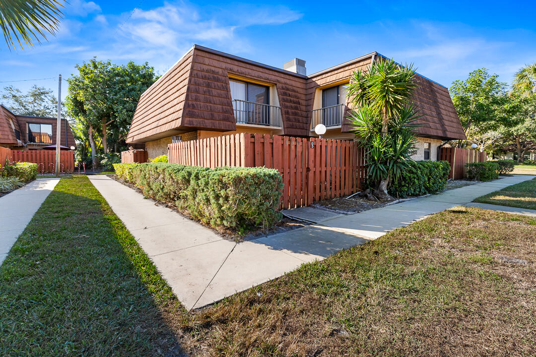 Foto de propiedad en 1402 Nebraska Avenue 13, Fort Pierce, FL 34950 Fort Pierce con MLS# 