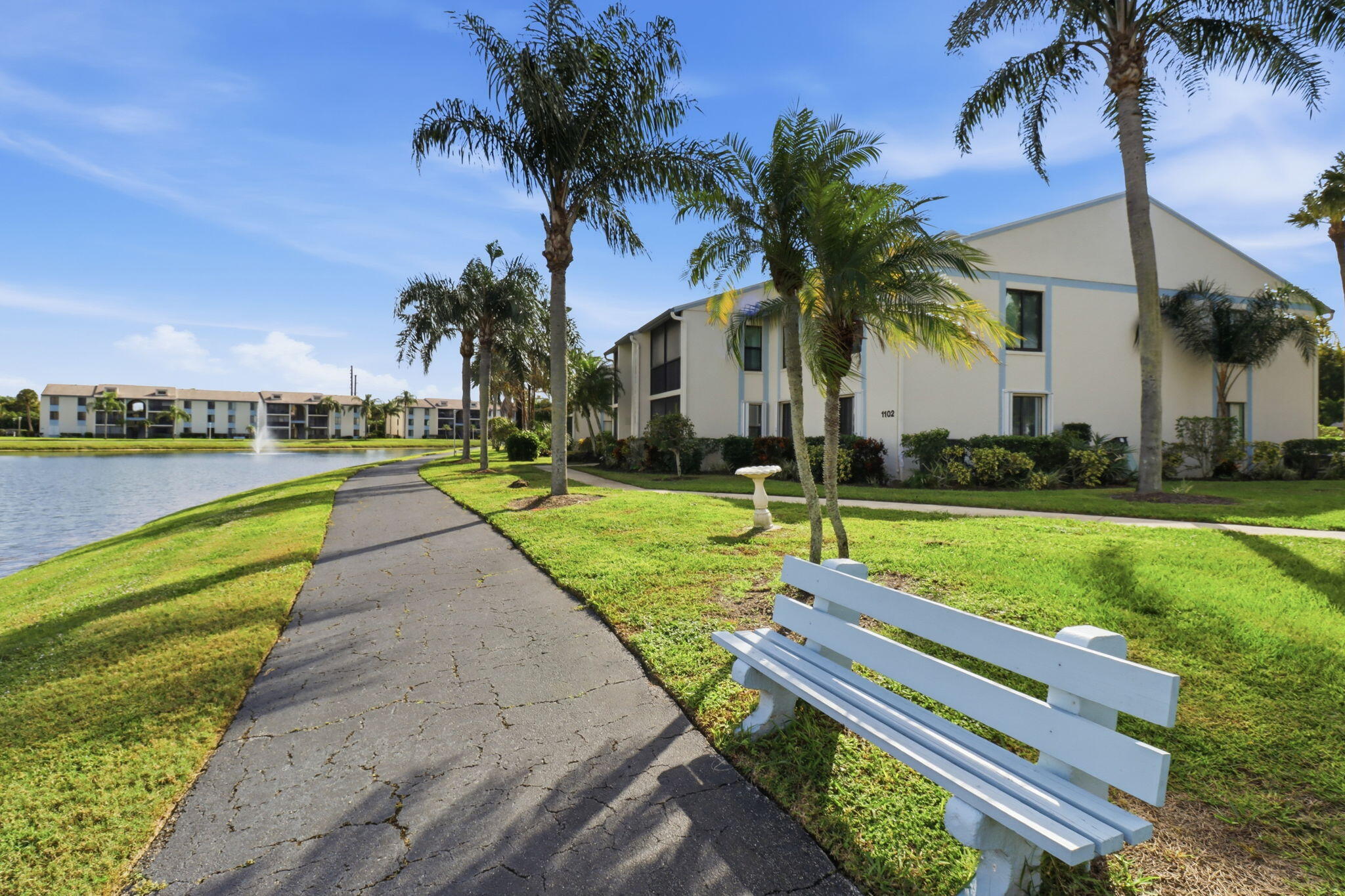 Foto de propiedad en 1102 Green Pine Boulevard A1, West Palm Beach, FL 33409 West Palm Beach con MLS# 