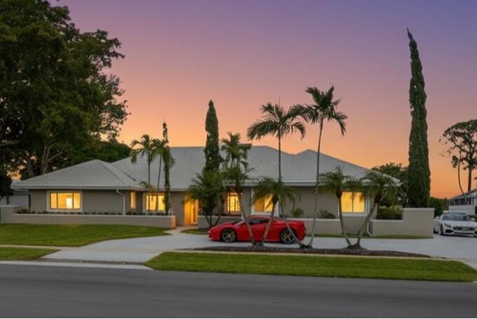 Foto de propiedad en 2106 Sunderland Avenue, Wellington, FL 33414 Wellington con MLS# 