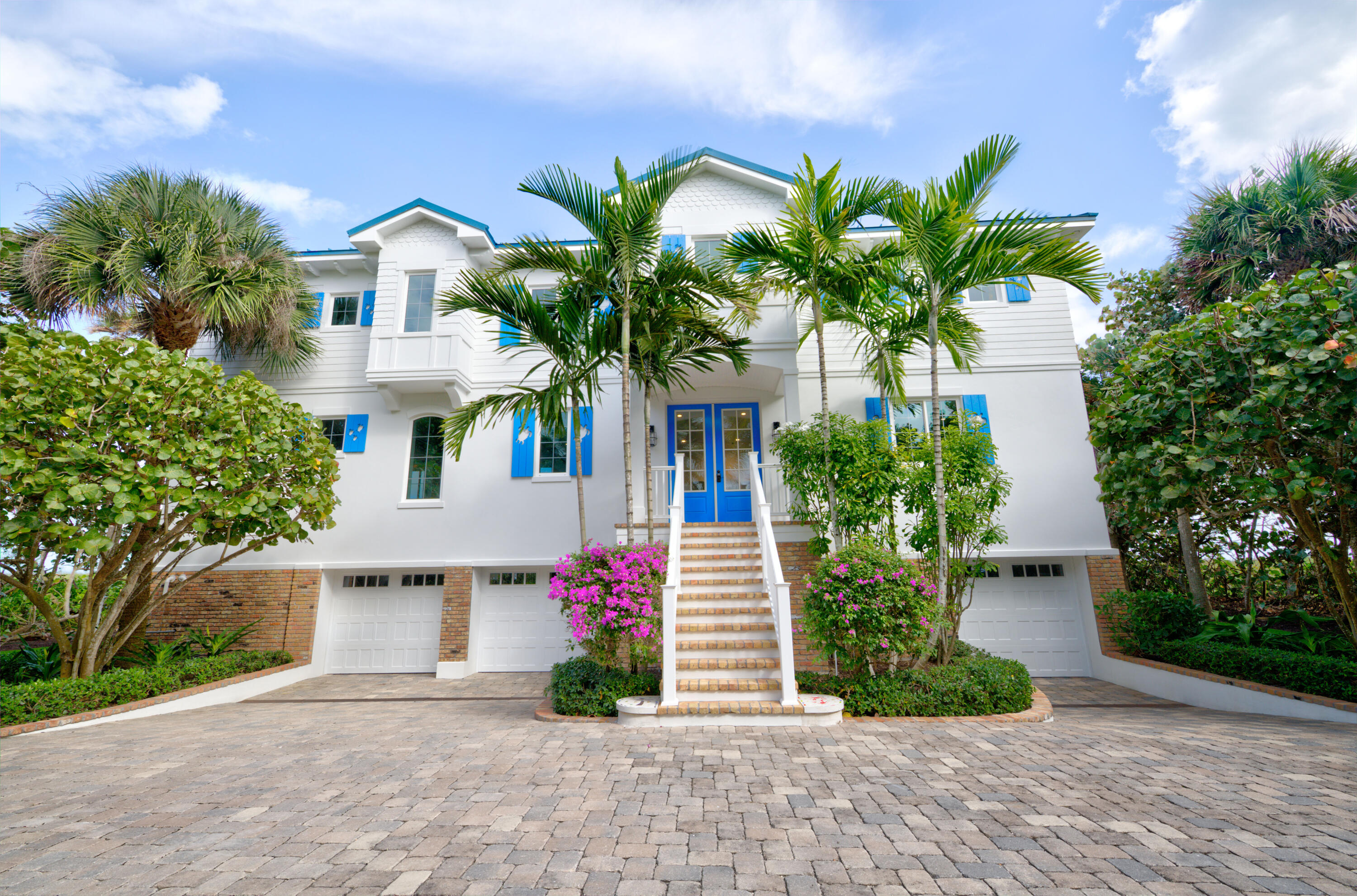 Foto de propiedad en 113 N Beach Road, Jupiter Island, FL 33455 Jupiter Island con MLS# 