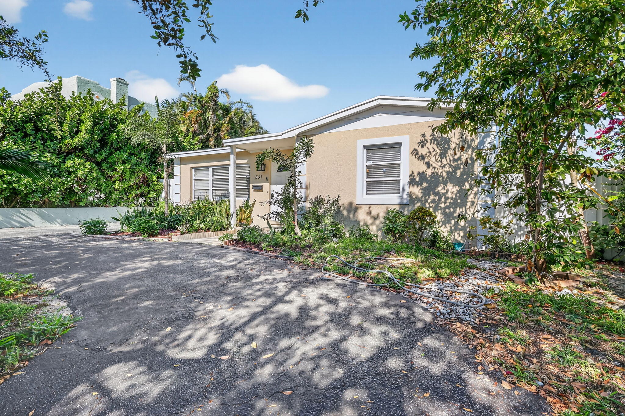 Foto de propiedad en 831 30th Court, West Palm Beach, FL 33407 West Palm Beach con MLS# 