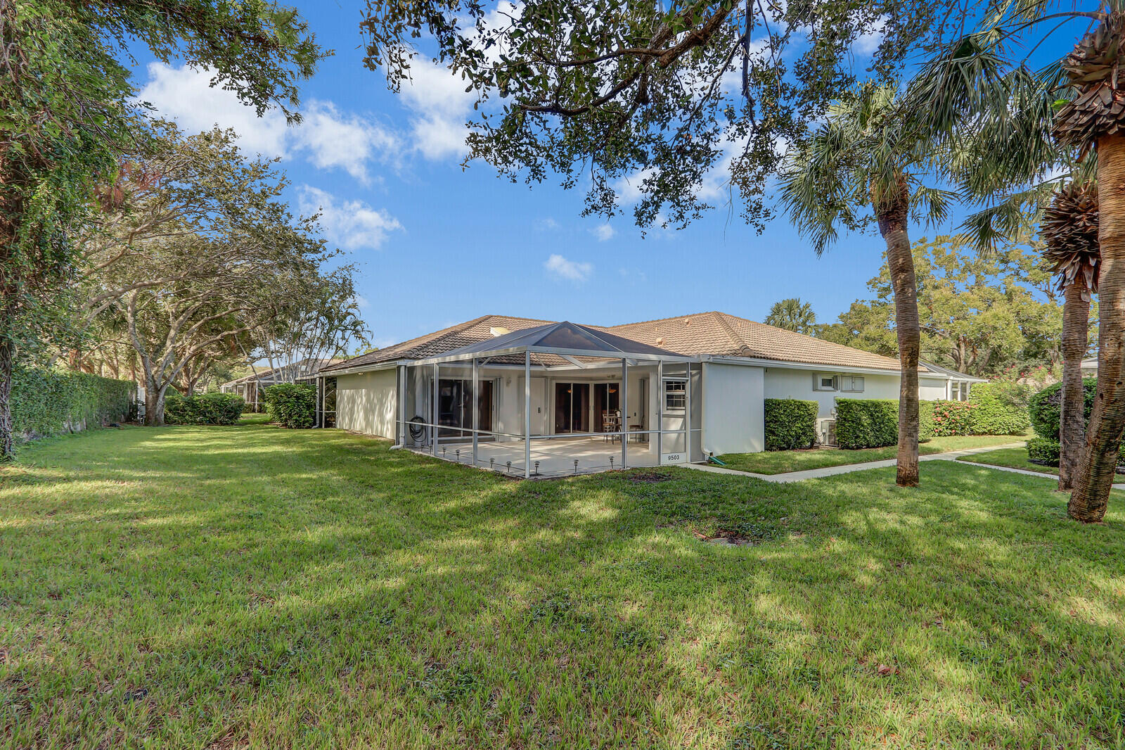 Foto de propiedad en 9503 Chapman Oak Court, Palm Beach Gardens, FL 33410 Palm Beach Gardens con MLS# 
