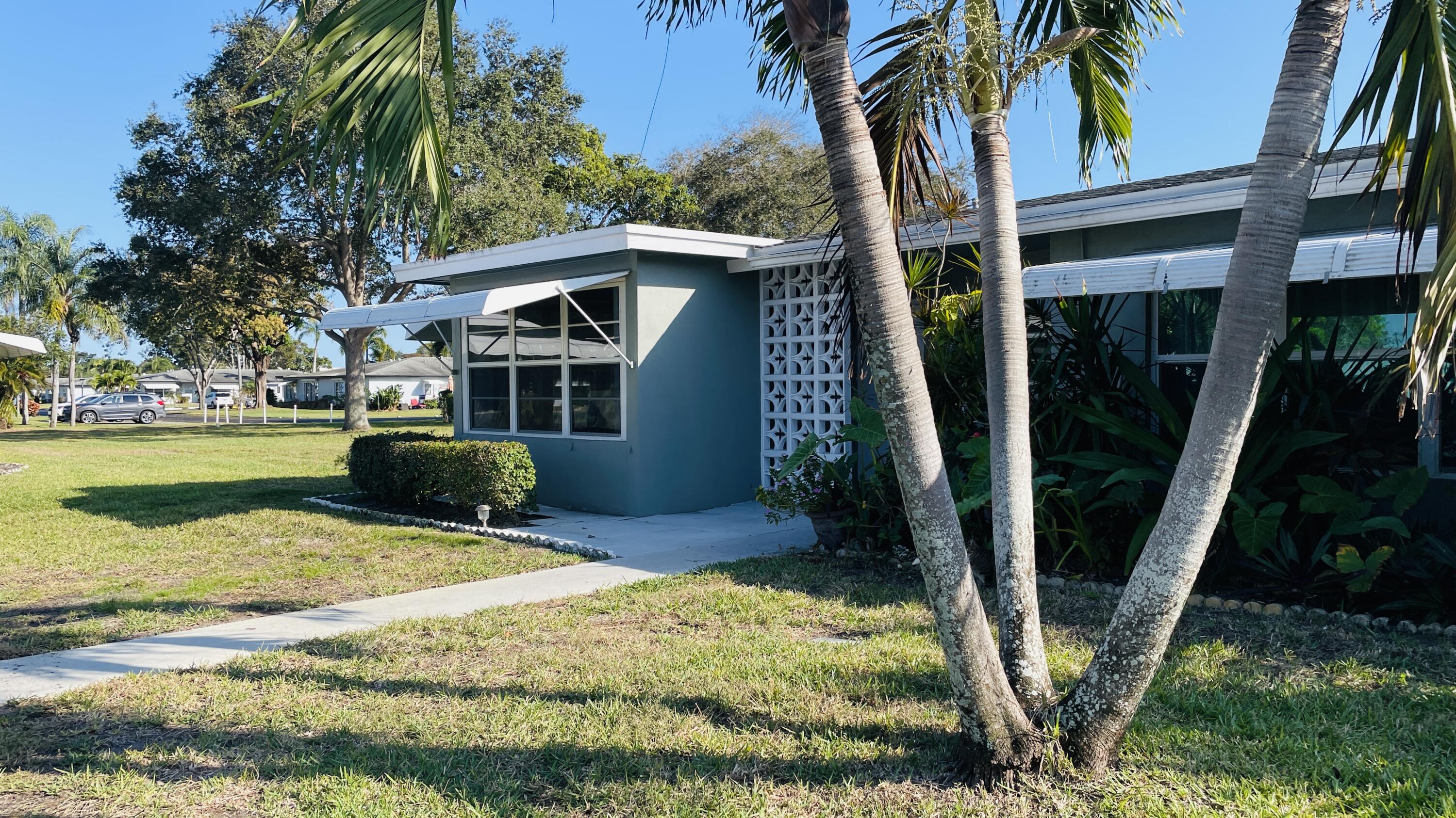 Foto de propiedad en 910 South Drive B, Delray Beach, FL 33445 Delray Beach con MLS# 