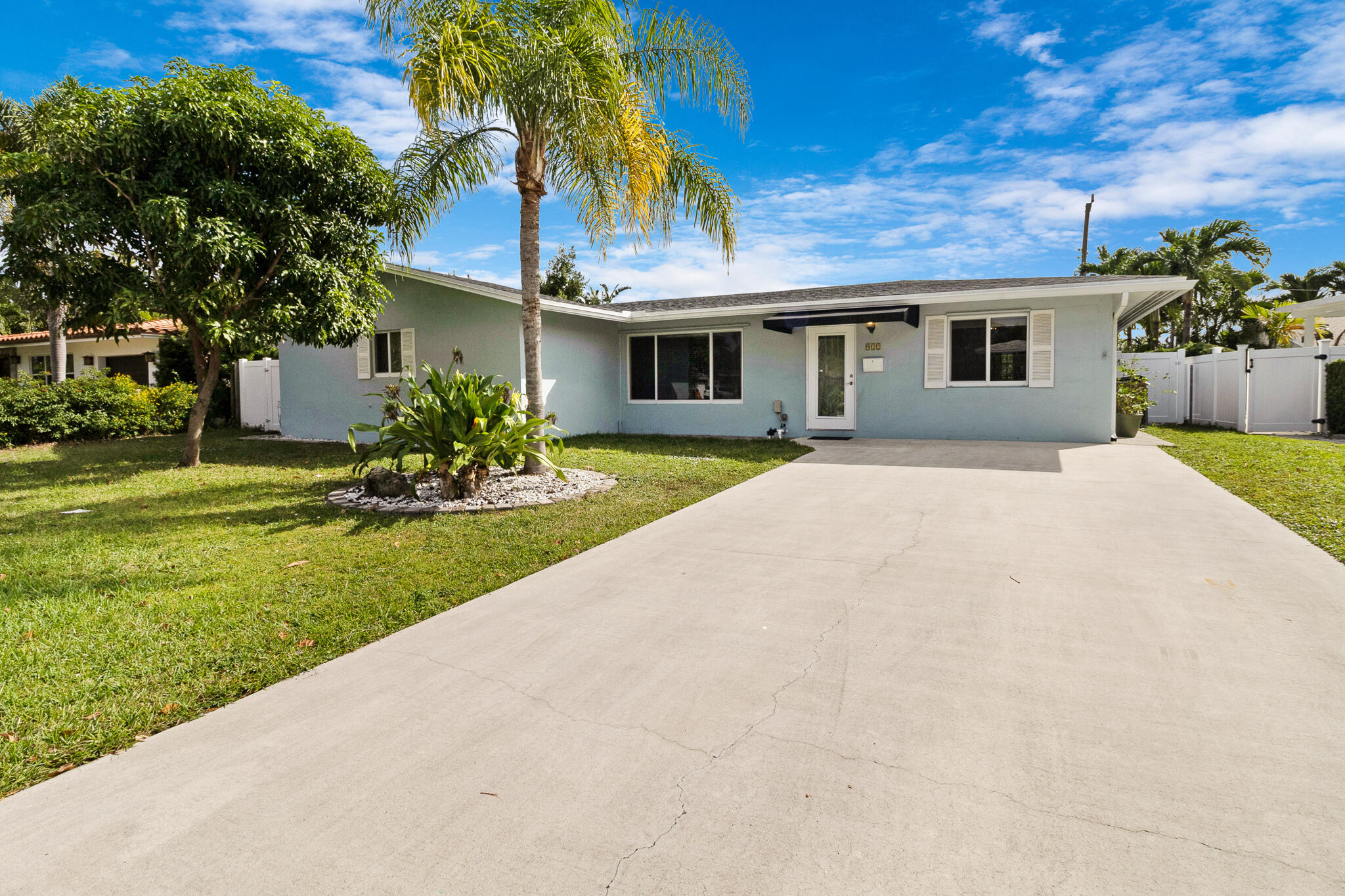 Foto de propiedad en 912 SE 8th Court, Deerfield Beach, FL 33441 Deerfield Beach con MLS# 