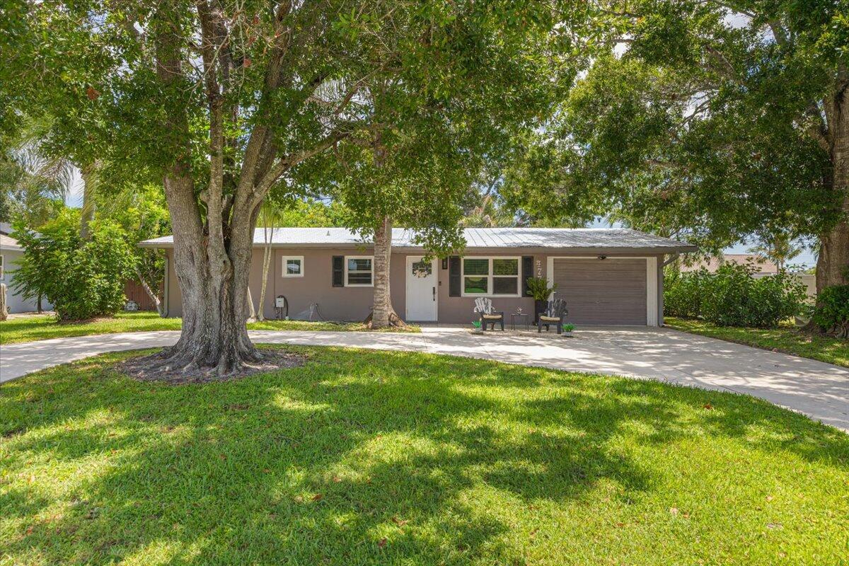 Foto de propiedad en 477 SE Asbury Lane, Port St. Lucie, FL 34983 Port St. Lucie con MLS# 