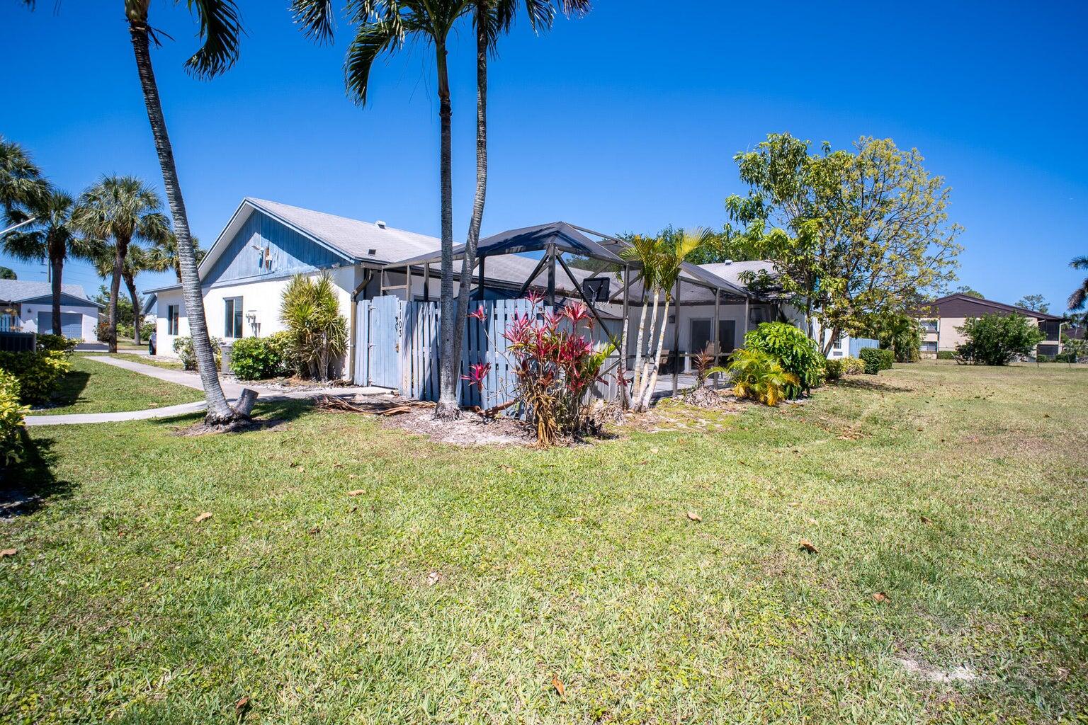 Foto de propiedad en 1103 Timberlane Circle, Greenacres, FL 33463 Greenacres con MLS# 
