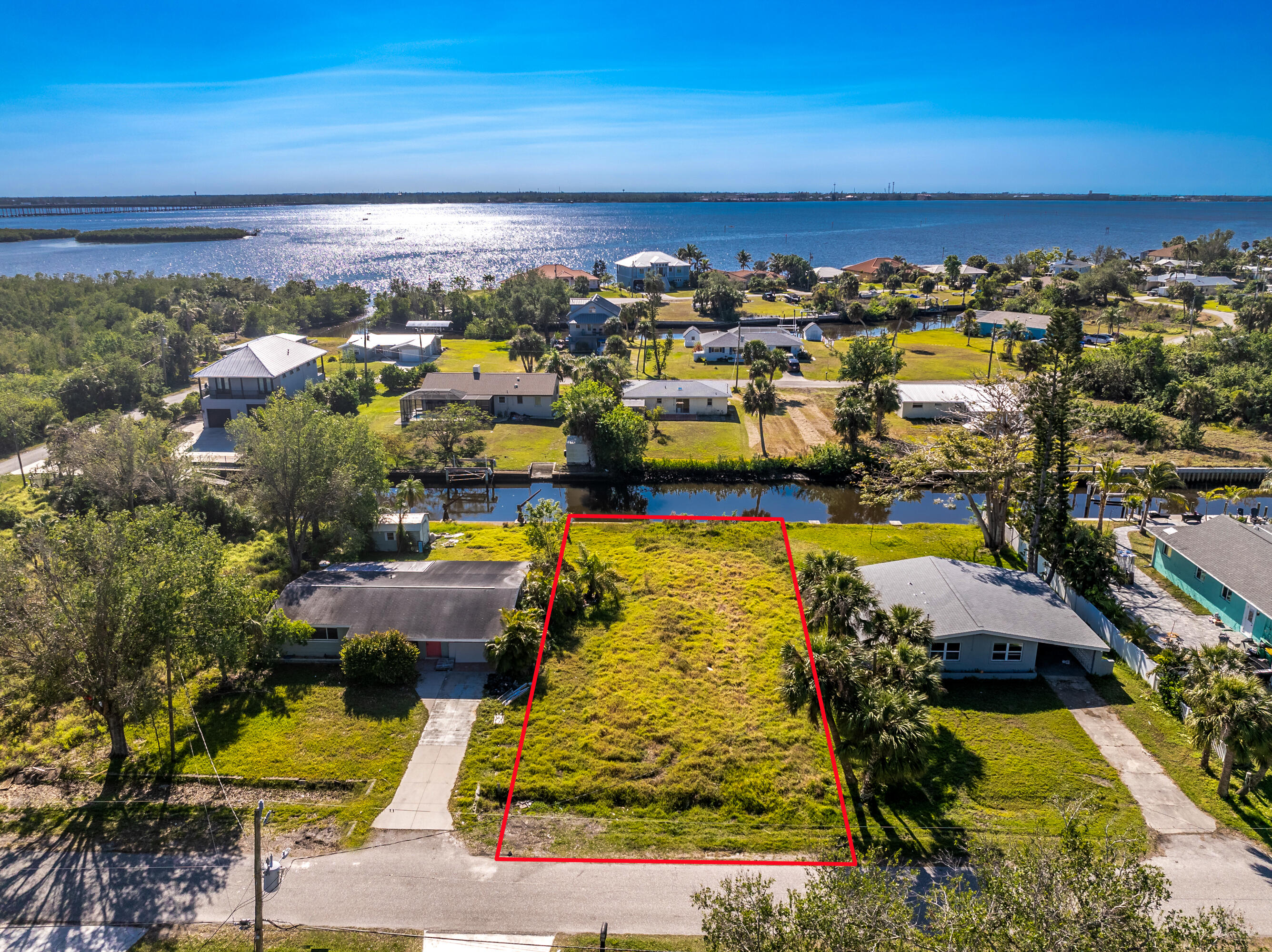 Foto de propiedad en 188 Danforth Drive, Port Charlotte, FL 33980 Port Charlotte con MLS# 