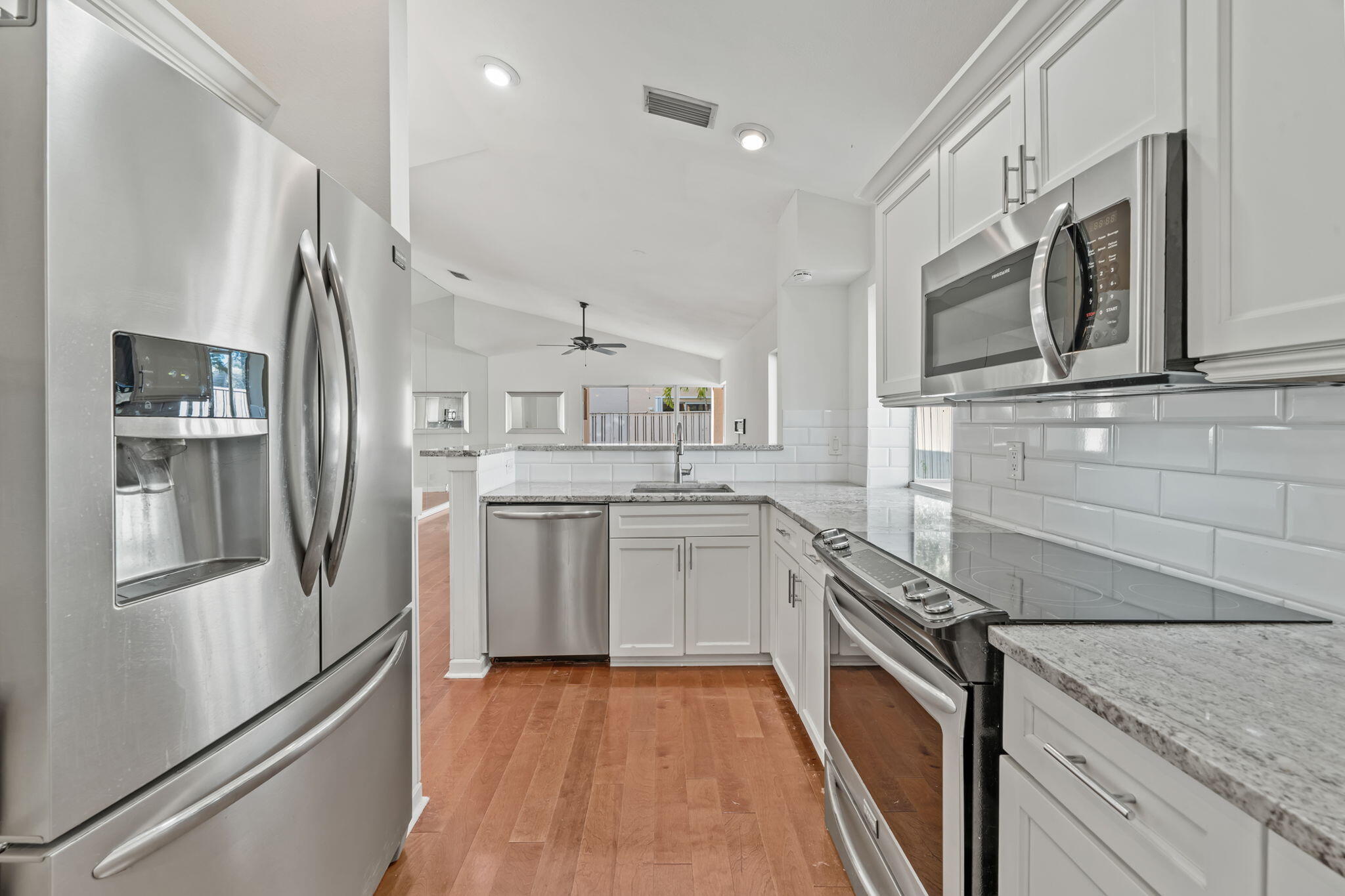 Foto de propiedad en 28 Governors Court, Palm Beach Gardens, FL 33418 Palm Beach Gardens con MLS# 