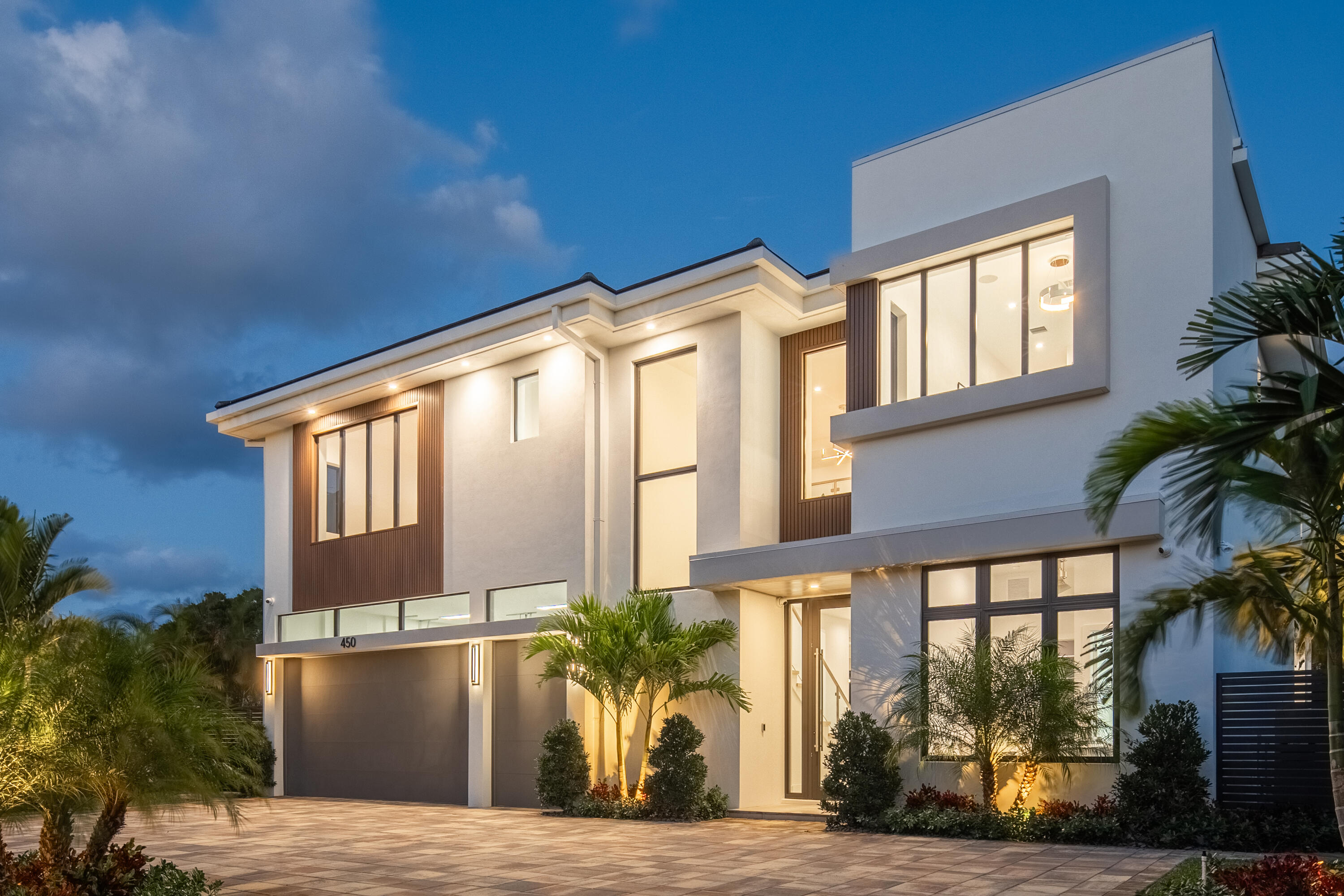 Foto de propiedad en 450 NE Spanish Court, Boca Raton, FL 33432 Boca Raton con MLS# 