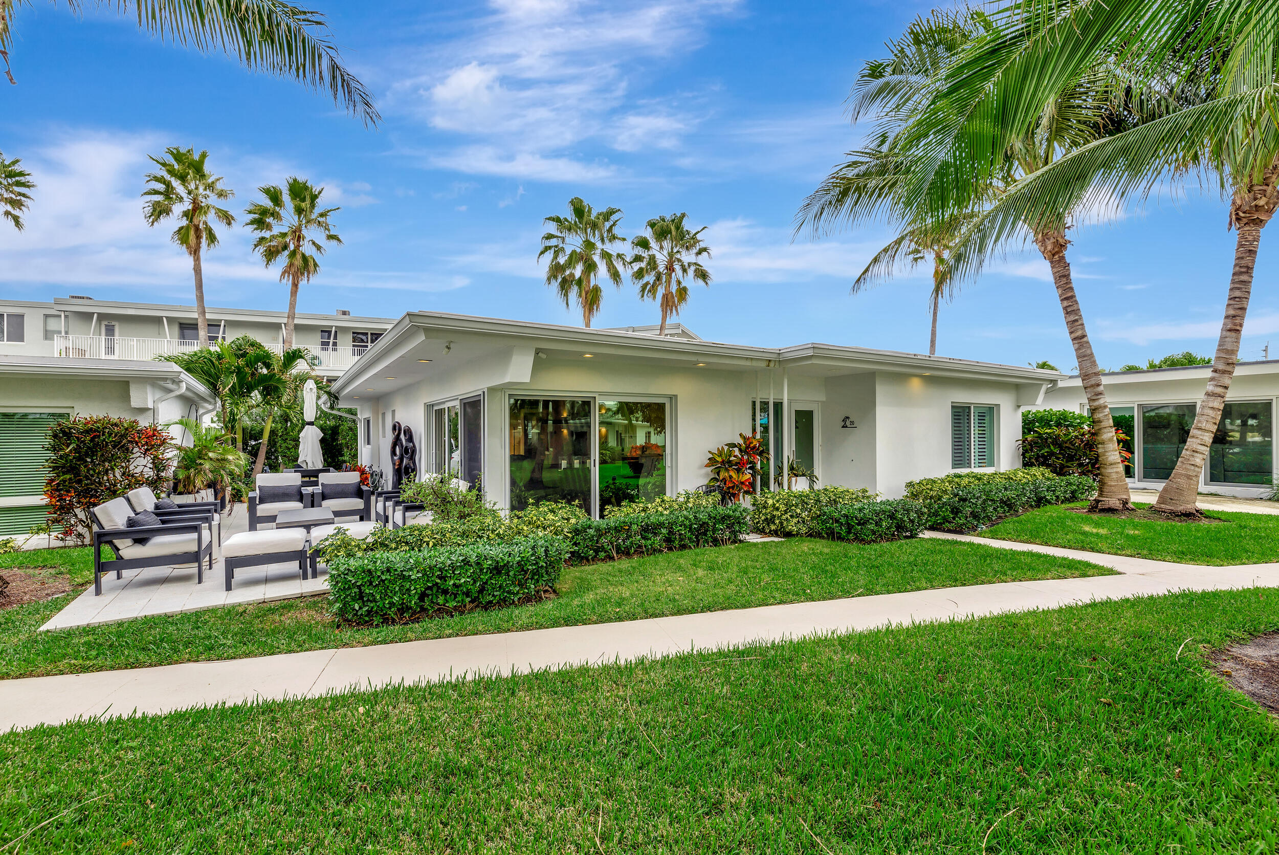 Foto de propiedad en 1212 Hillsboro Mile 20, Hillsboro Beach, FL 33062 Hillsboro Beach con MLS# 
